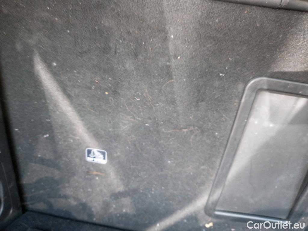  Peugeot  3008 PEUGEOT  Hybrid / 2020 / 5P / todoterreno 225 e-EAT8 GT #16