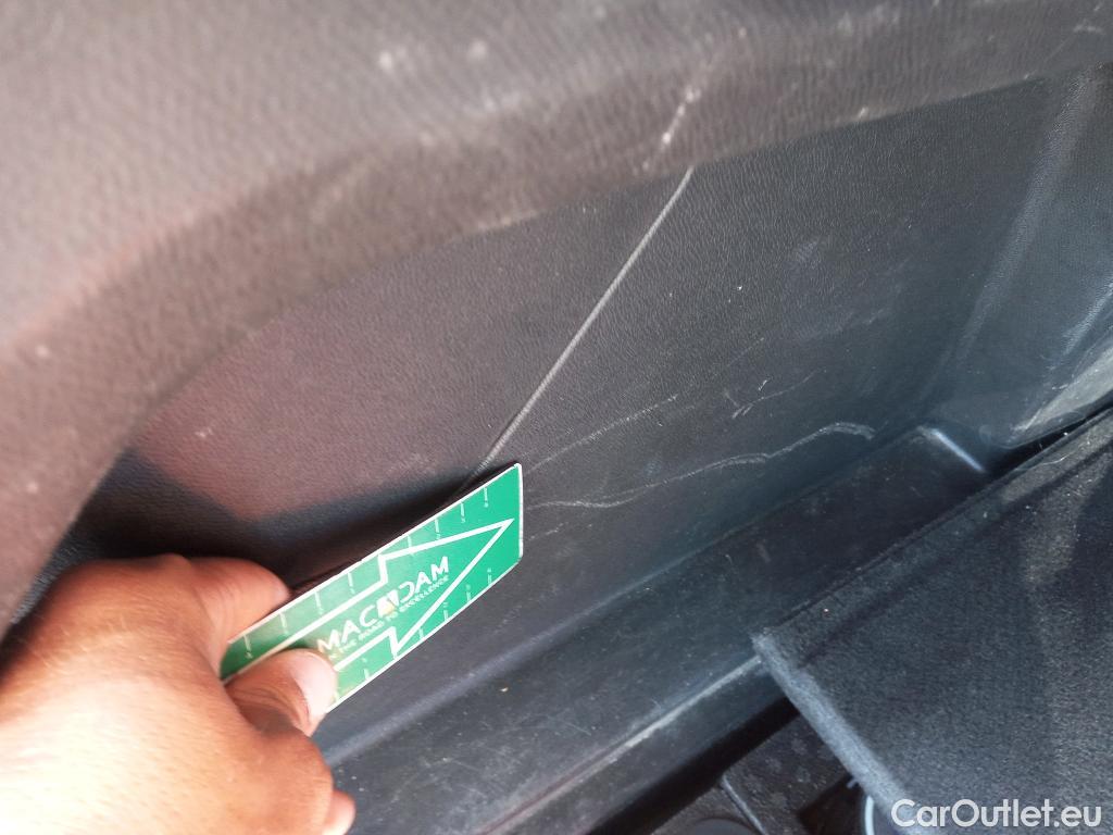  Peugeot  3008 PEUGEOT  Hybrid / 2020 / 5P / todoterreno 225 e-EAT8 GT #17