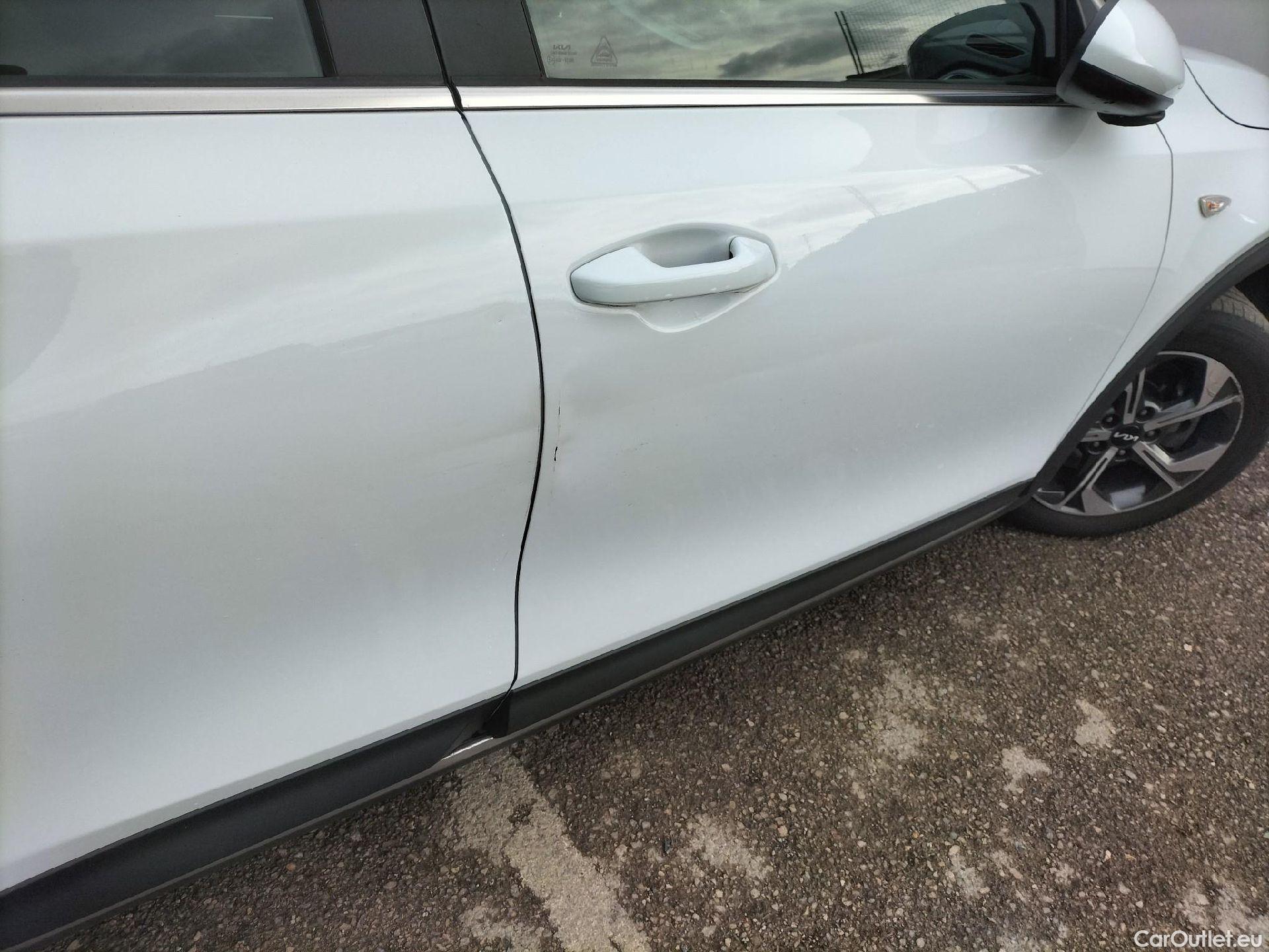  KIA  XCeed KIA  / 2022 / 5P / todoterreno 1.0 T-GDi Drive 88kW (120CV) #40