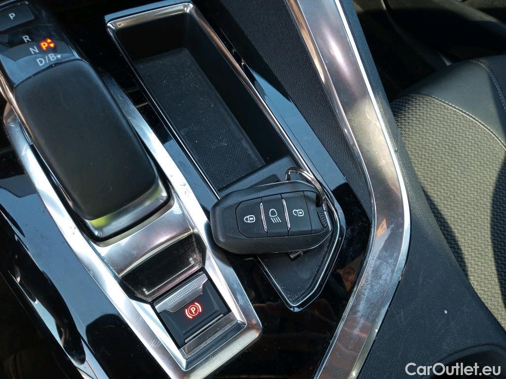  Peugeot  3008 PEUGEOT  Hybrid / 2020 / 5P / todoterreno 225 e-EAT8 GT #2