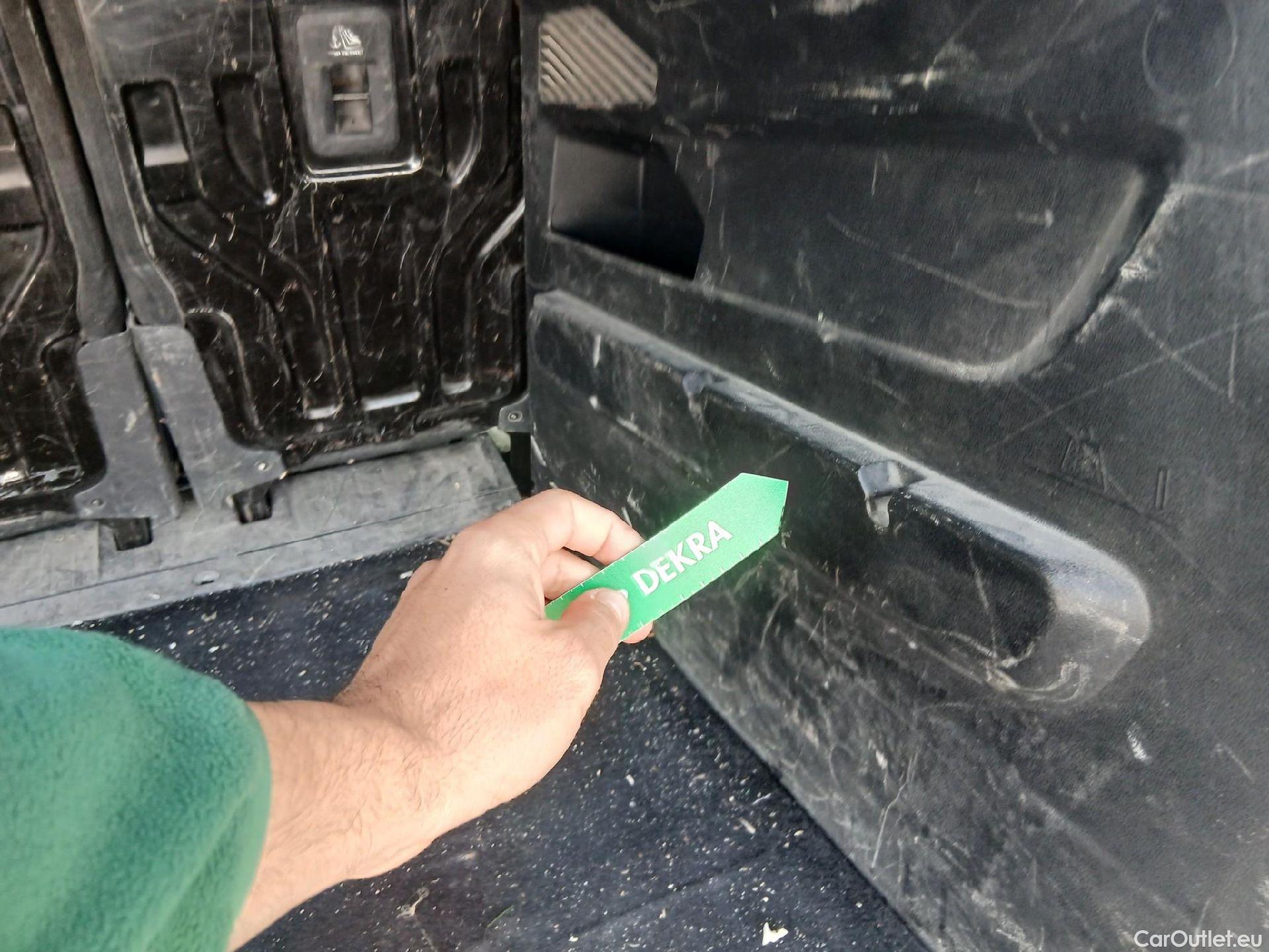  Citroen  Berlingo CITROEN  / 2018 / 4P / combi Talla M BlueHDi 100 LIVE (AC) #38