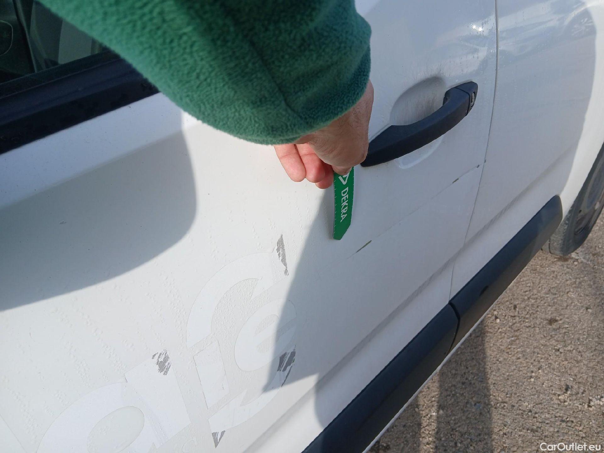  Citroen  Berlingo CITROEN  / 2018 / 4P / combi Talla M BlueHDi 100 LIVE (AC) #12