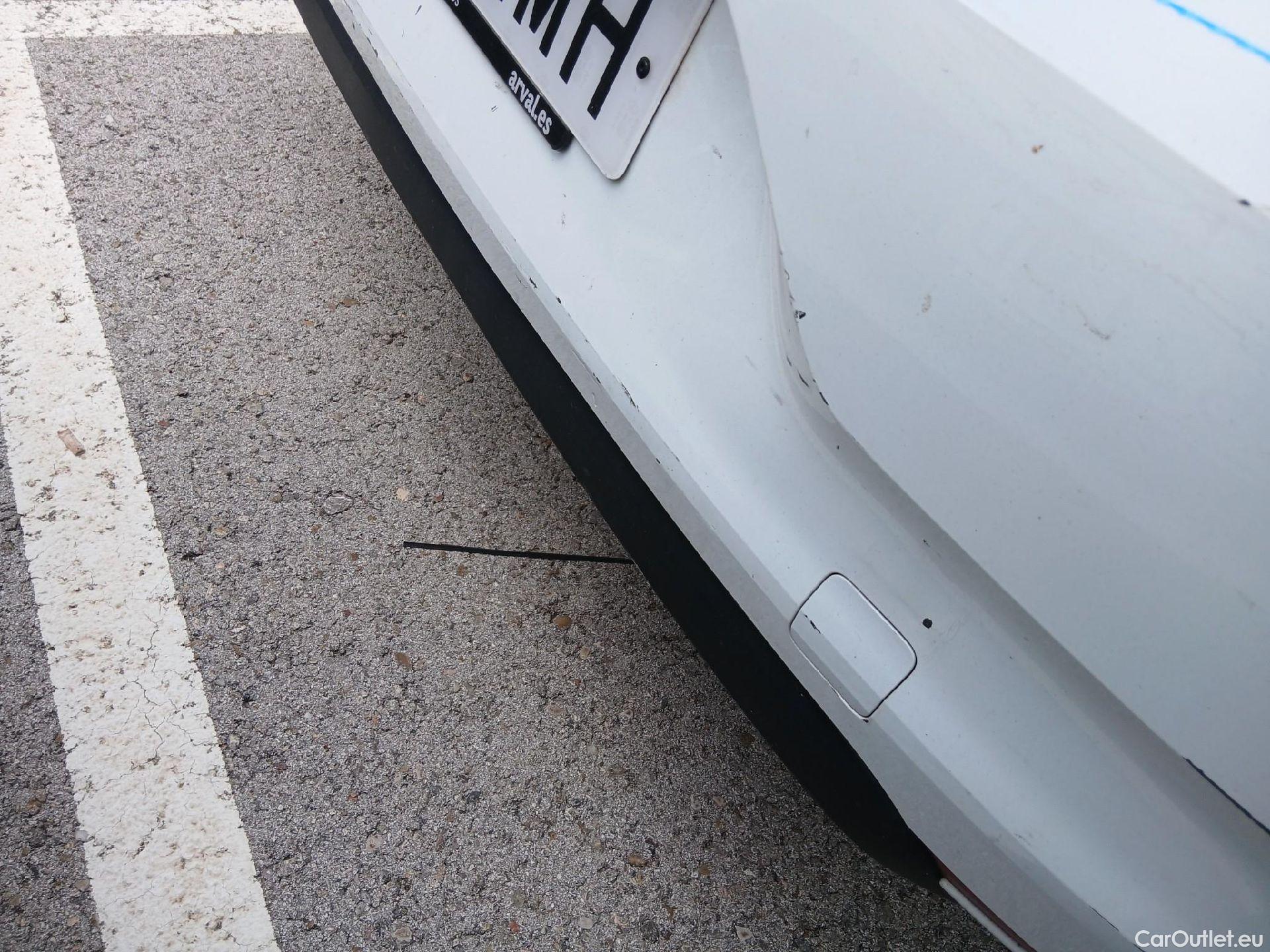  Renault  Clio RENAULT  / 2019 / 5P / berlina con portón Business TCe 74 kW (100CV) GLP #27