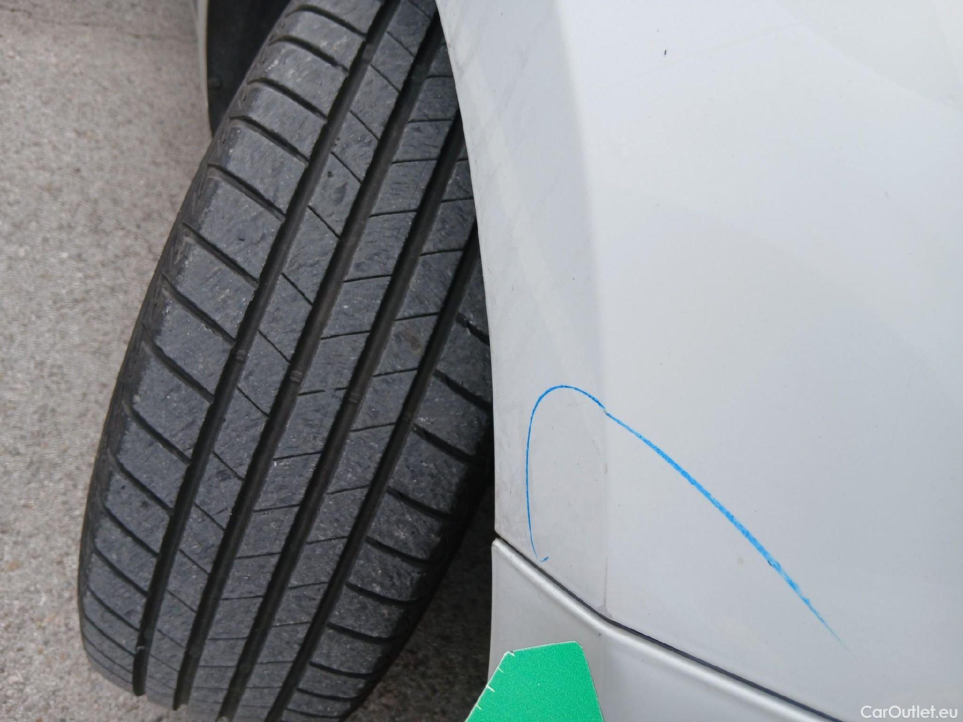  Renault  Clio RENAULT  / 2019 / 5P / berlina con portón Business TCe 74 kW (100CV) GLP #39