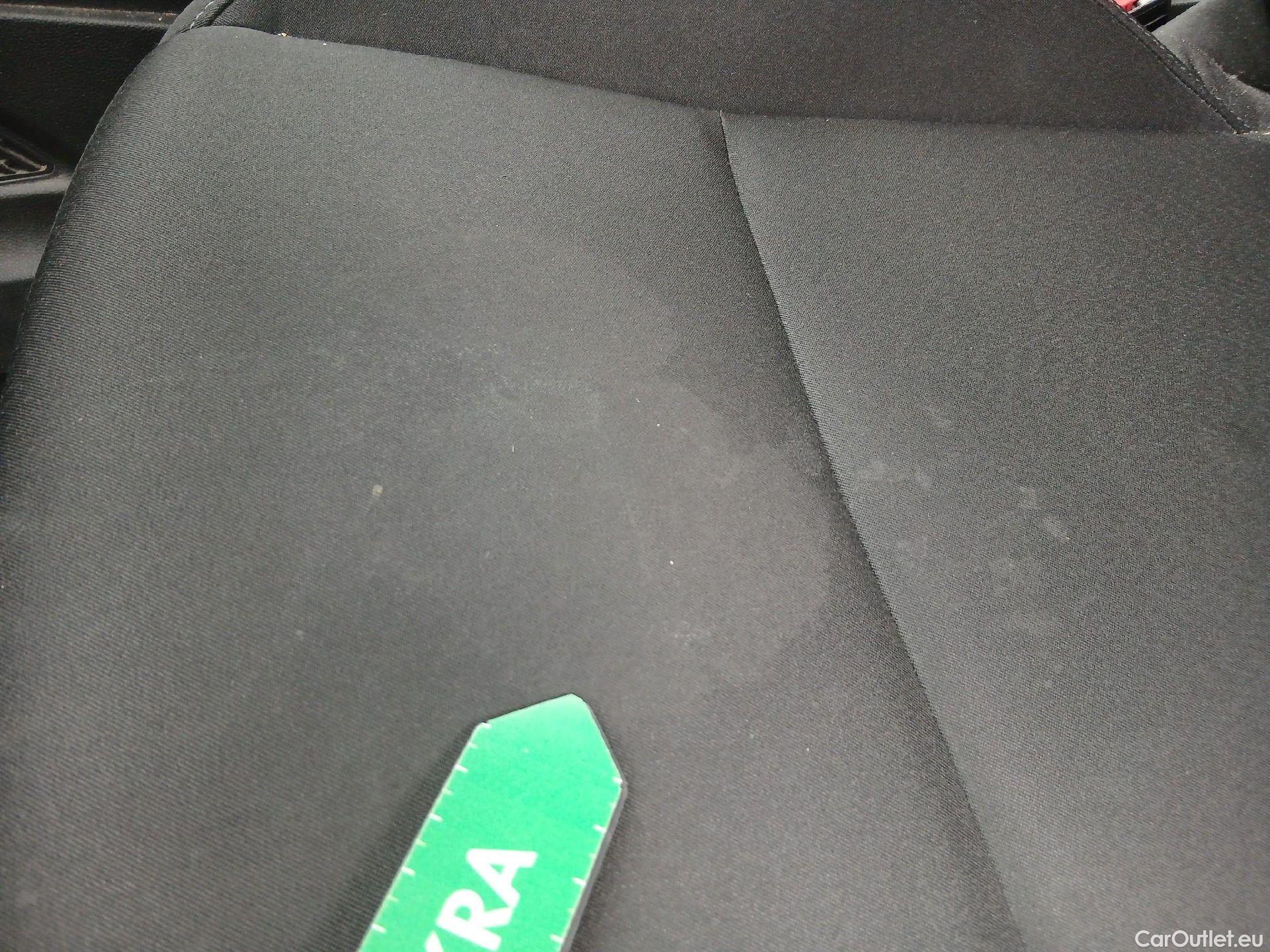  Renault  Clio RENAULT  / 2019 / 5P / berlina con portón Business TCe 74 kW (100CV) GLP #2