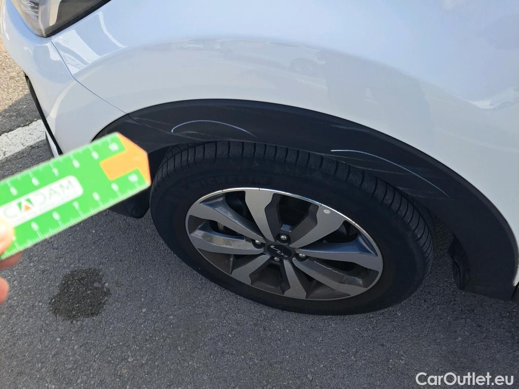  KIA  STONIC KIA  / 2017 / 5P / todoterreno 1.0 T-GDi 88kW (120CV) MHEV iMT Drive #16