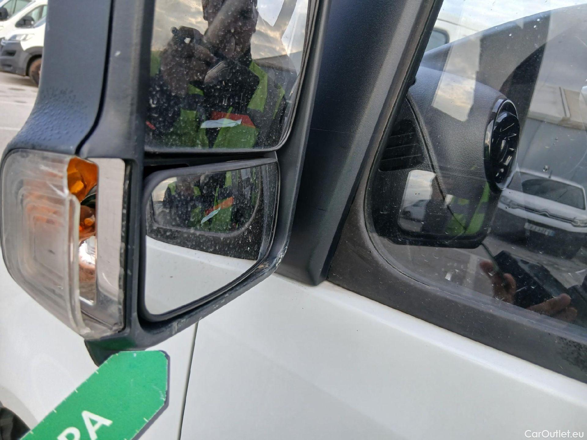  Mercedes  Sprinter MERCEDES-BENZ  / 2018 / 4P / furgón 314 CDI MEDIO 3.5T T. ALTO #27