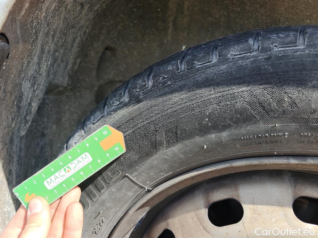  Renault  Trafic RENAULT  / 2019 / 4P / furgón Furgón 27 L1H1 Energy BluedCi 88 kW #57