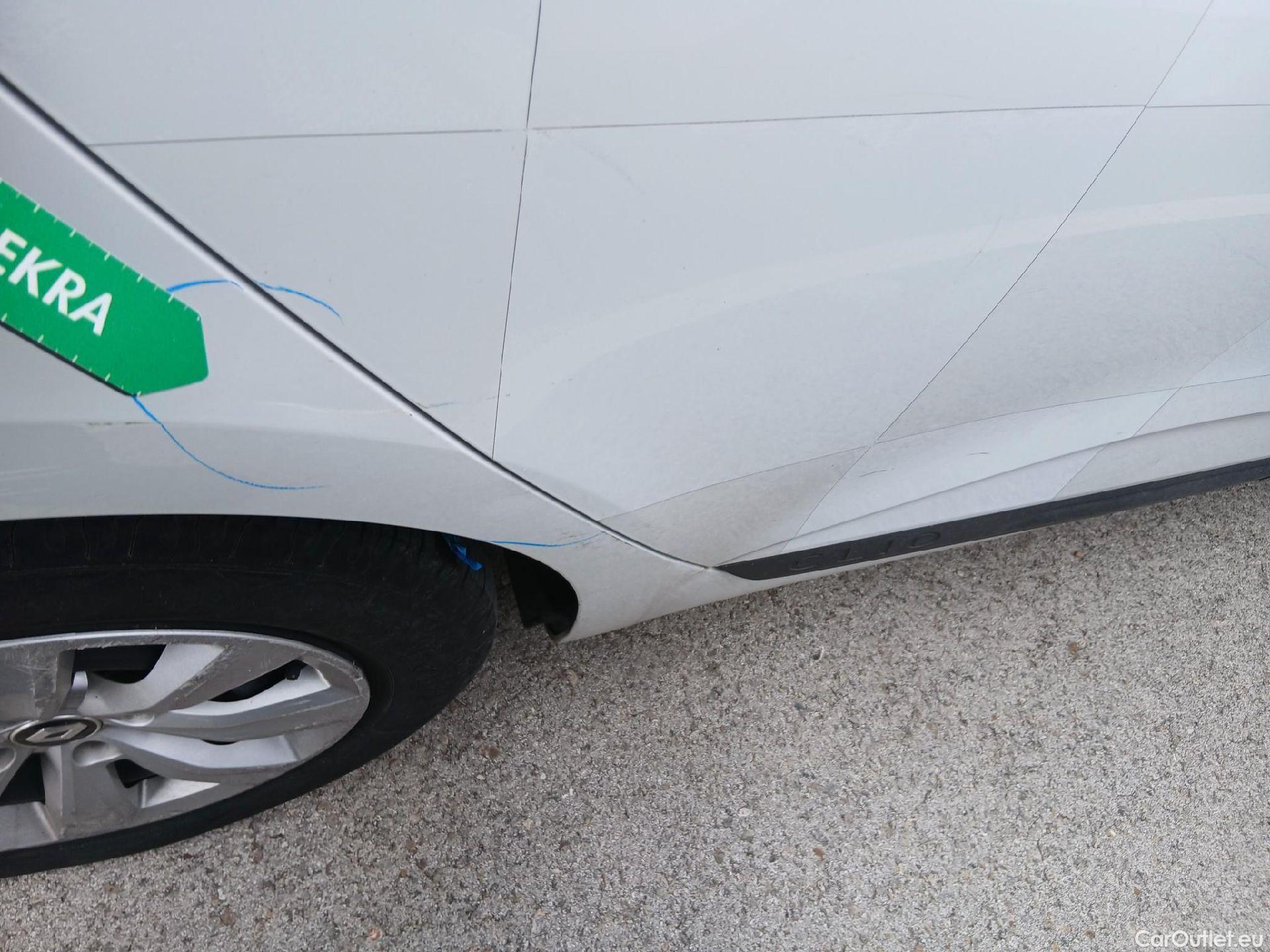  Renault  Clio RENAULT  / 2019 / 5P / berlina con portón Business TCe 74 kW (100CV) GLP #29