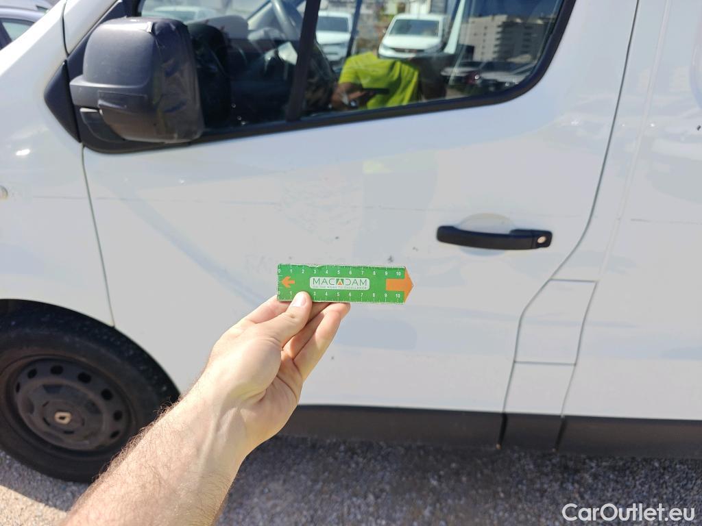  Renault  Trafic RENAULT  / 2019 / 4P / furgón Furgón 27 L1H1 Energy BluedCi 88 kW #39