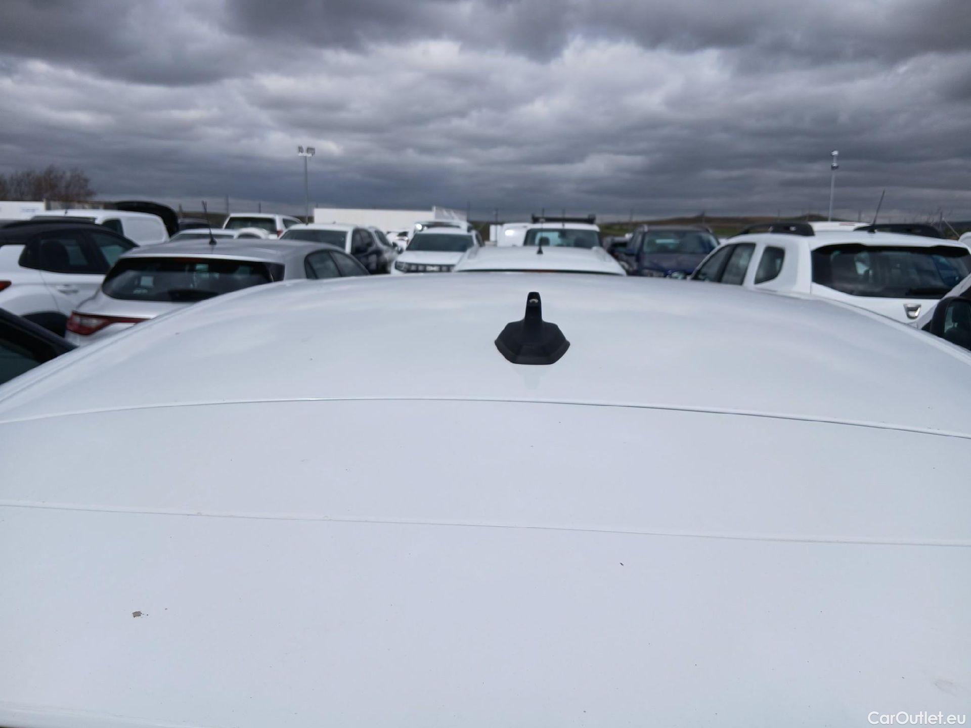  Renault  Clio RENAULT  / 2019 / 5P / berlina con portón Business TCe 74 kW (100CV) GLP #7