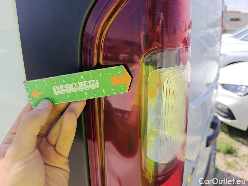  Renault  Trafic RENAULT  / 2019 / 4P / furgón Furgón 27 L1H1 Energy BluedCi 88 kW #48