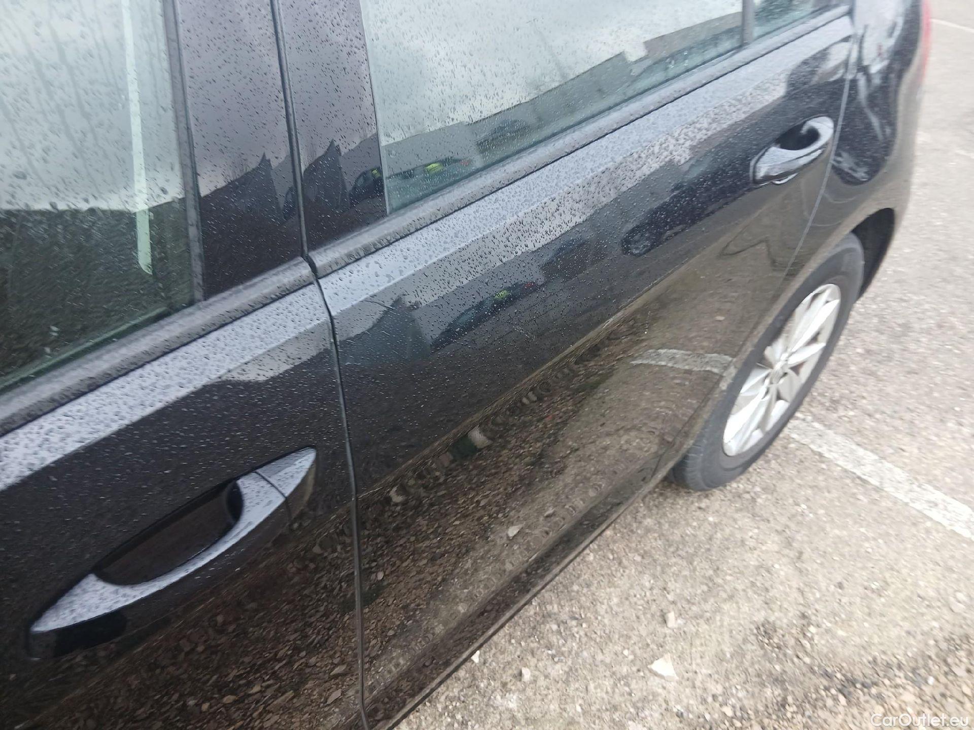  Volkswagen  Golf  VOLKSWAGEN / 2016 / 5P / berlina con portón Last Edition 1.6 TDI 85kW (115CV) #12