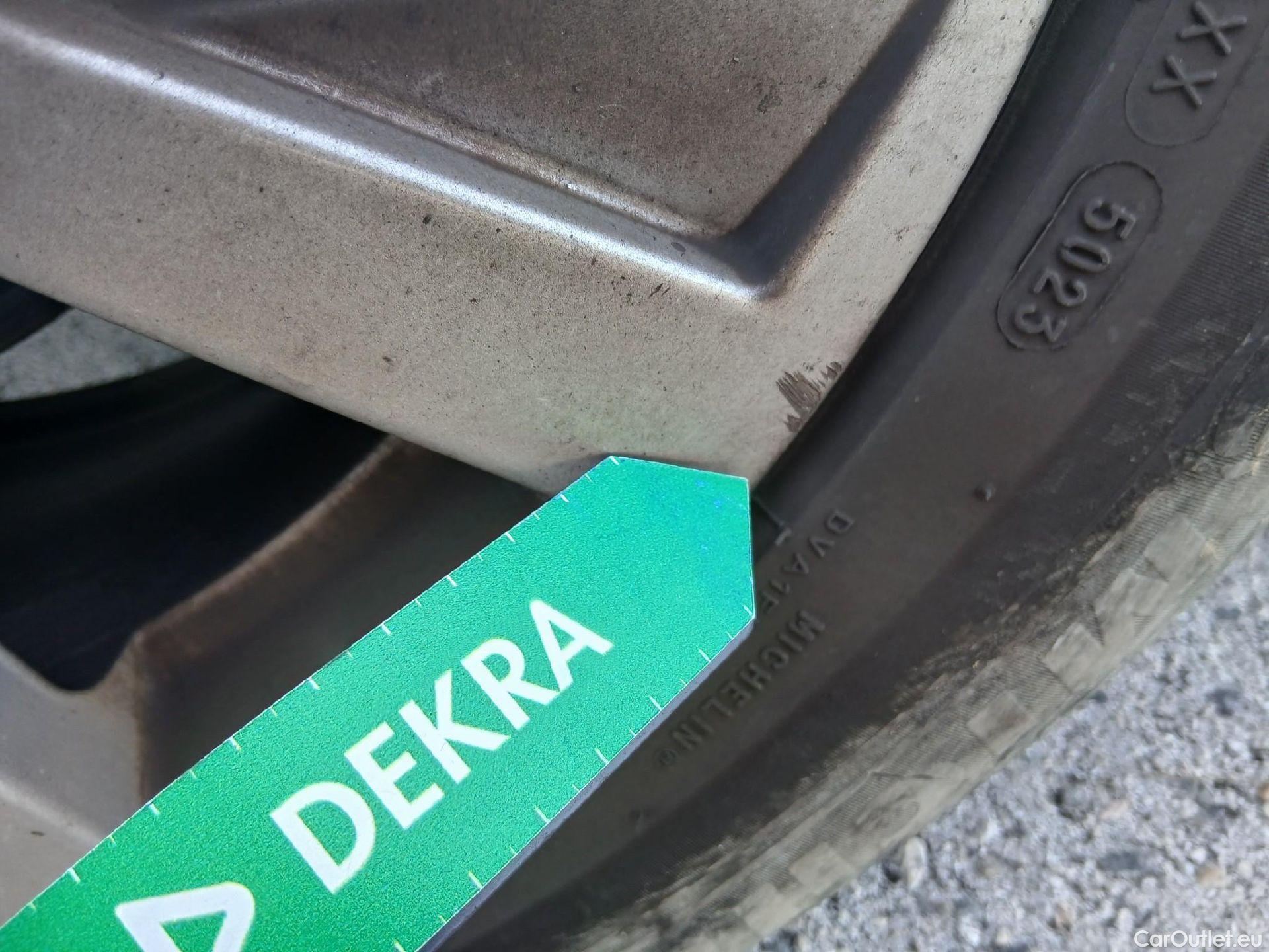  Peugeot  3008 PEUGEOT  / 2020 / 5P / todoterreno 1.5 BlueHDi 96kW (130CV) S&S Active Pack (AC4) #48