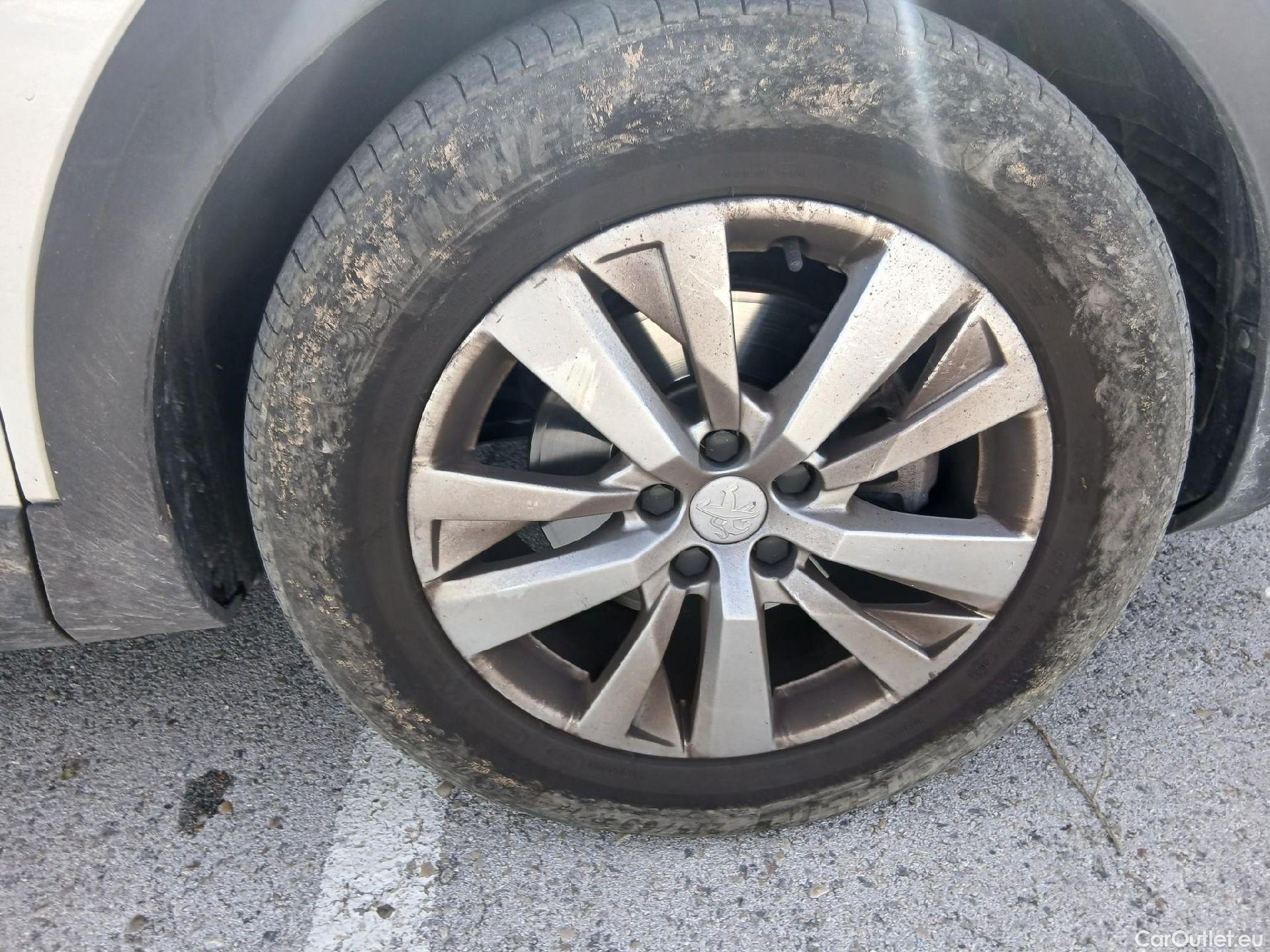  Peugeot  3008 PEUGEOT  / 2020 / 5P / todoterreno 1.5 BlueHDi 96kW (130CV) S&S Active Pack (AC4) #47