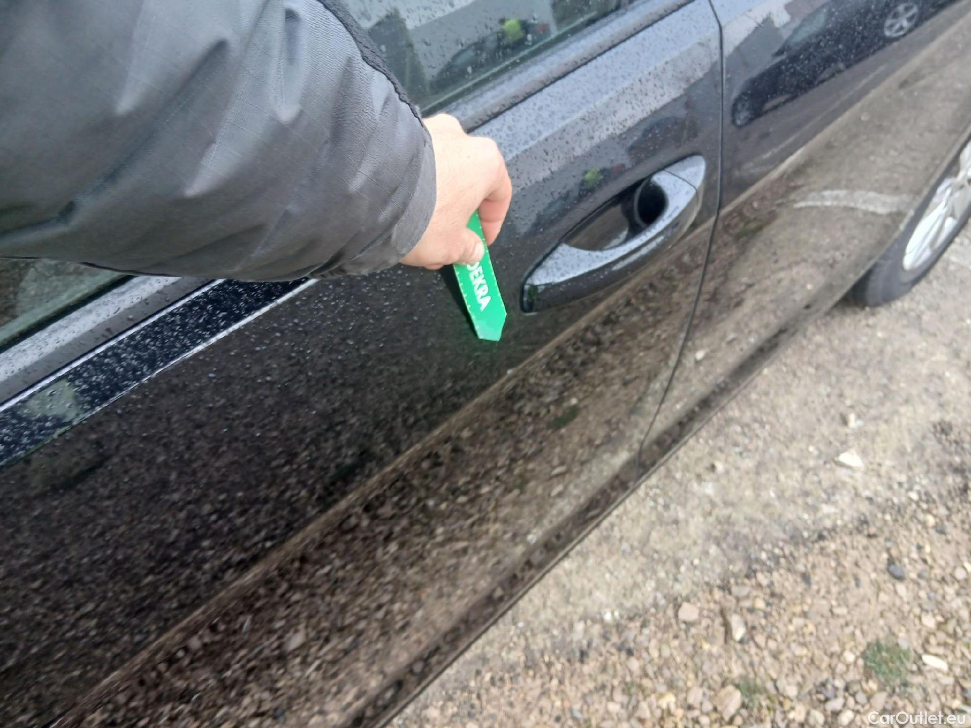  Volkswagen  Golf  VOLKSWAGEN / 2016 / 5P / berlina con portón Last Edition 1.6 TDI 85kW (115CV) #10