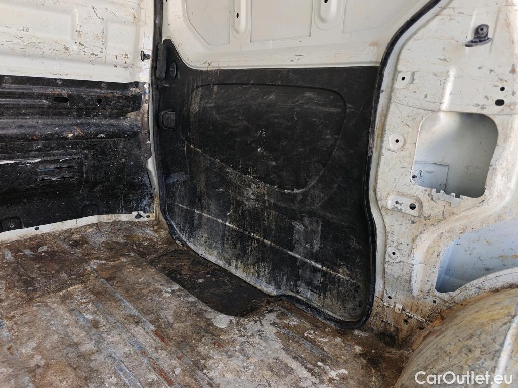  Renault  Trafic RENAULT  / 2019 / 4P / furgón Furgón 27 L1H1 Energy BluedCi 88 kW #10