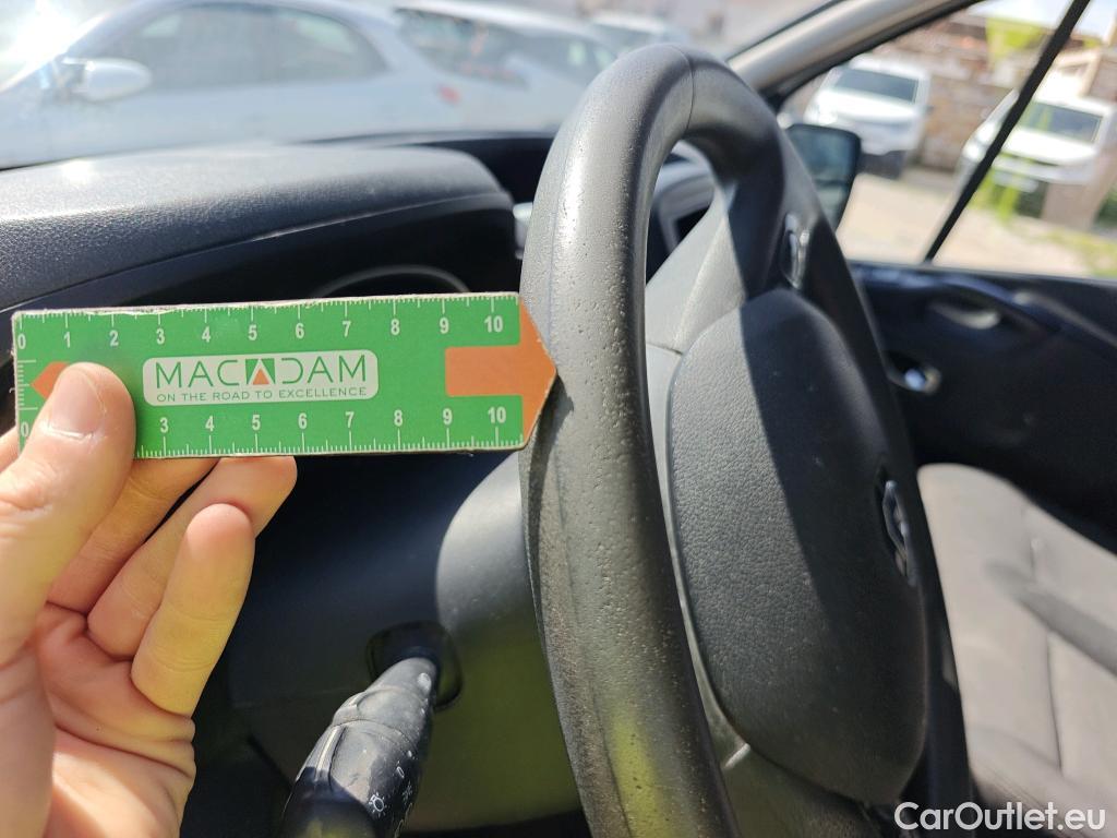  Renault  Trafic RENAULT  / 2019 / 4P / furgón Furgón 27 L1H1 Energy BluedCi 88 kW #92