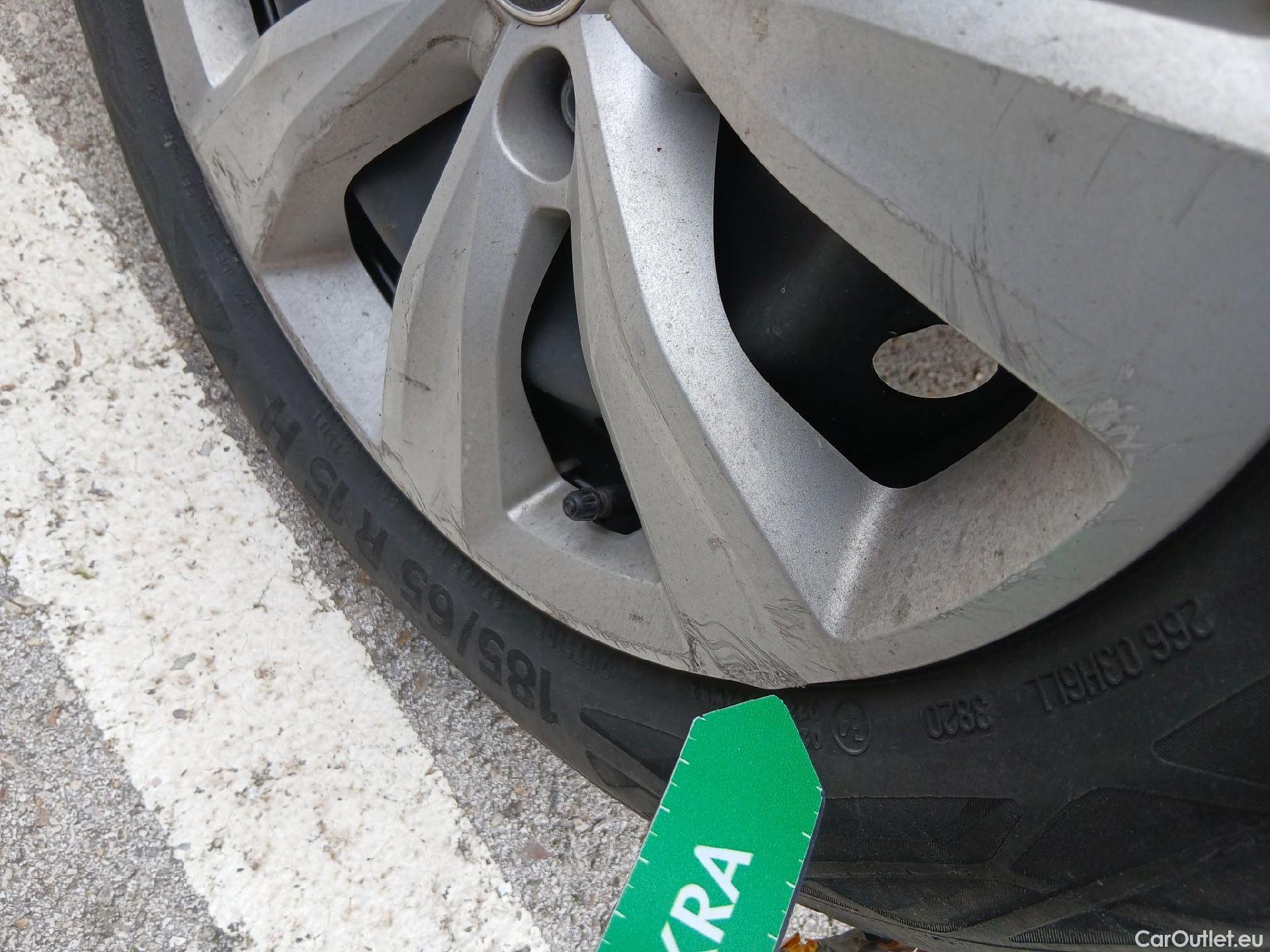  Renault  Clio RENAULT  / 2019 / 5P / berlina con portón Business TCe 74 kW (100CV) GLP #6