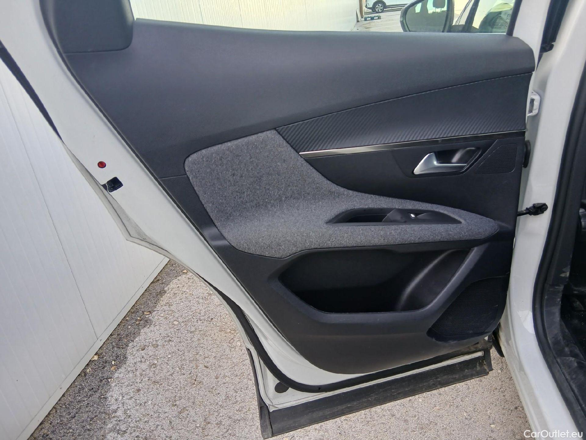  Peugeot  3008 PEUGEOT  / 2020 / 5P / todoterreno 1.5 BlueHDi 96kW (130CV) S&S Active Pack (AC4) #26