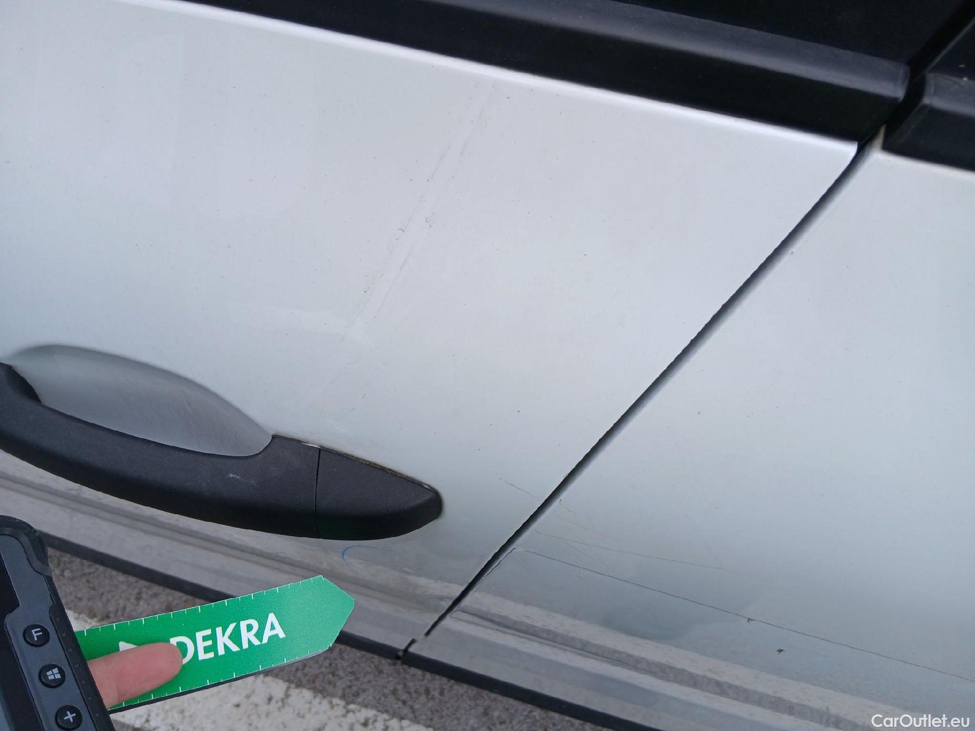  Renault  Clio RENAULT  / 2019 / 5P / berlina con portón Business TCe 74 kW (100CV) GLP #18