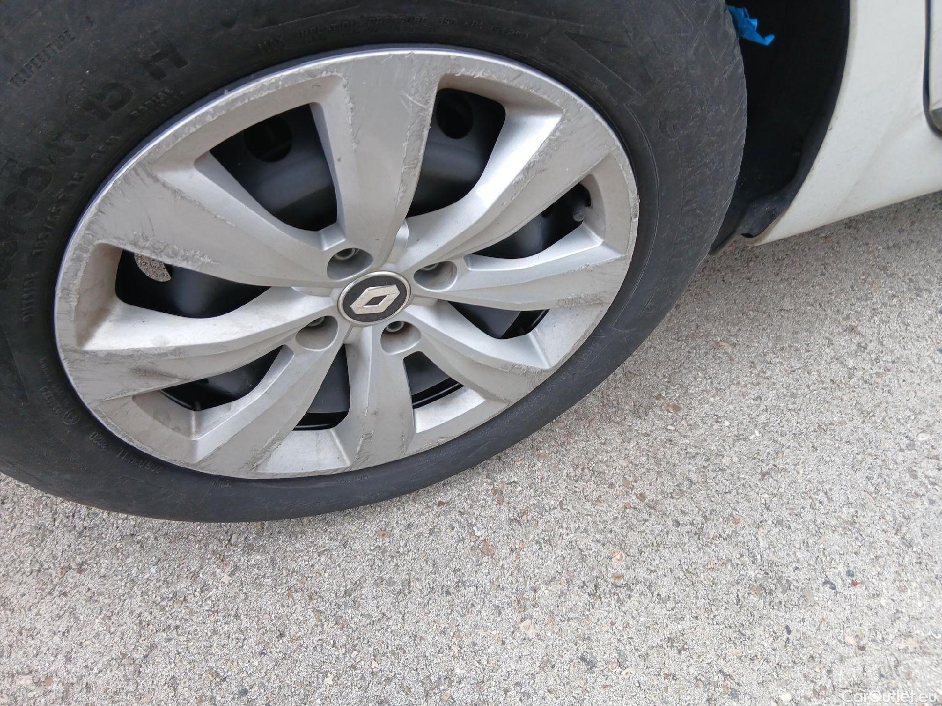  Renault  Clio RENAULT  / 2019 / 5P / berlina con portón Business TCe 74 kW (100CV) GLP #9