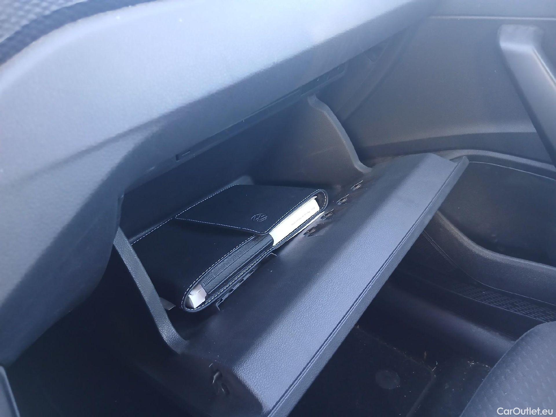  Volkswagen  Polo VOLKSWAGEN  / 2021 / 5P / berlina con portón Life 1.0 TSI 70kW (95CV) #1