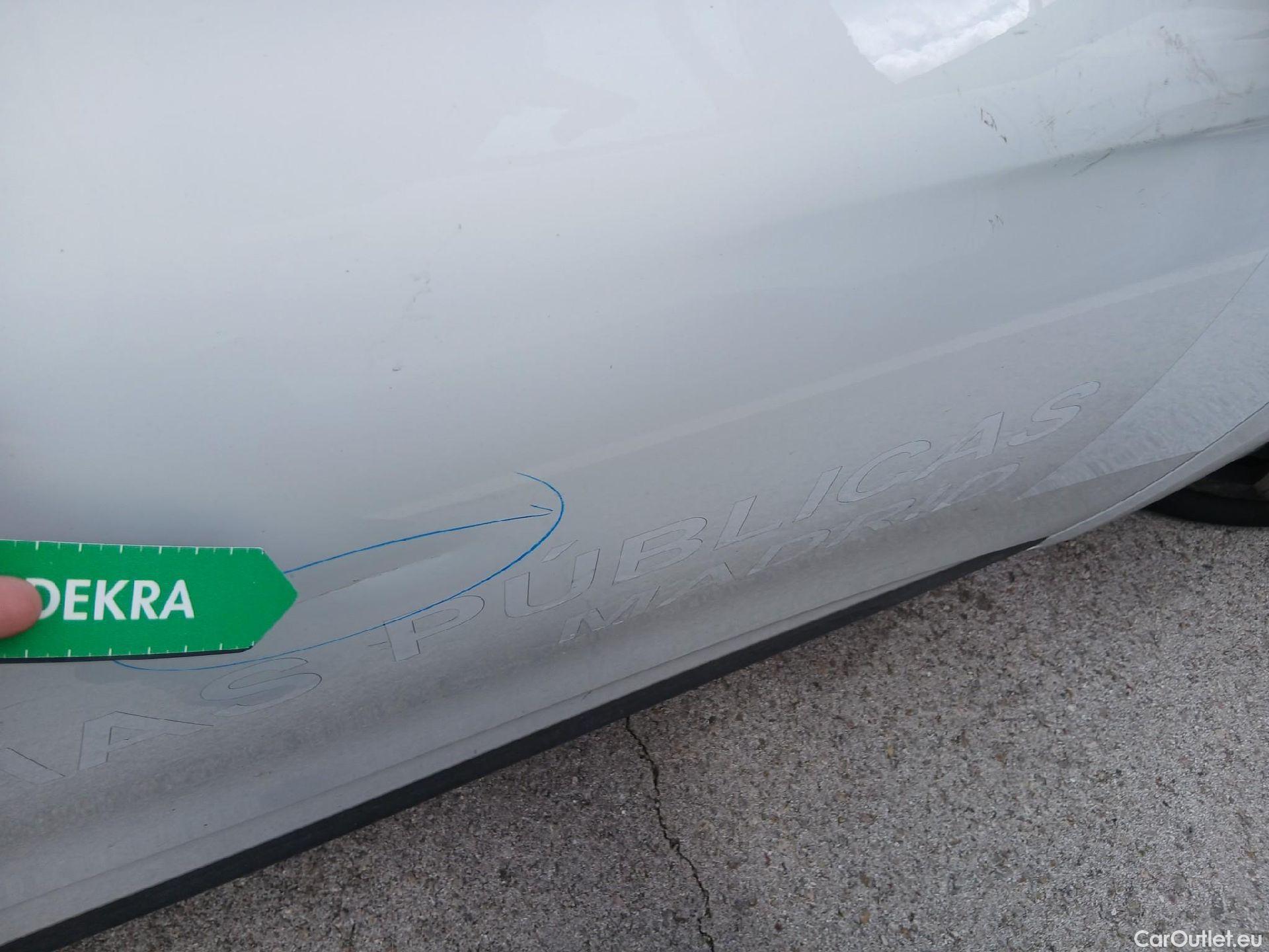  Renault  Clio RENAULT  / 2019 / 5P / berlina con portón Business TCe 74 kW (100CV) GLP #33