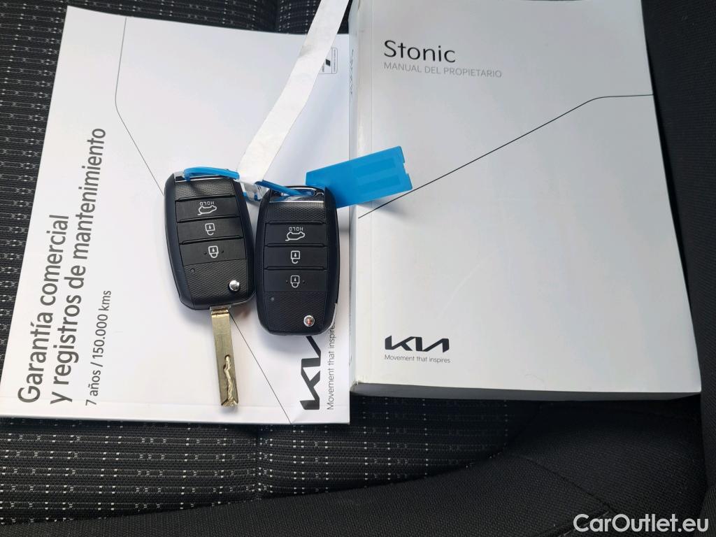  KIA  STONIC KIA  / 2017 / 5P / todoterreno 1.0 T-GDi 88kW (120CV) MHEV iMT Drive #1