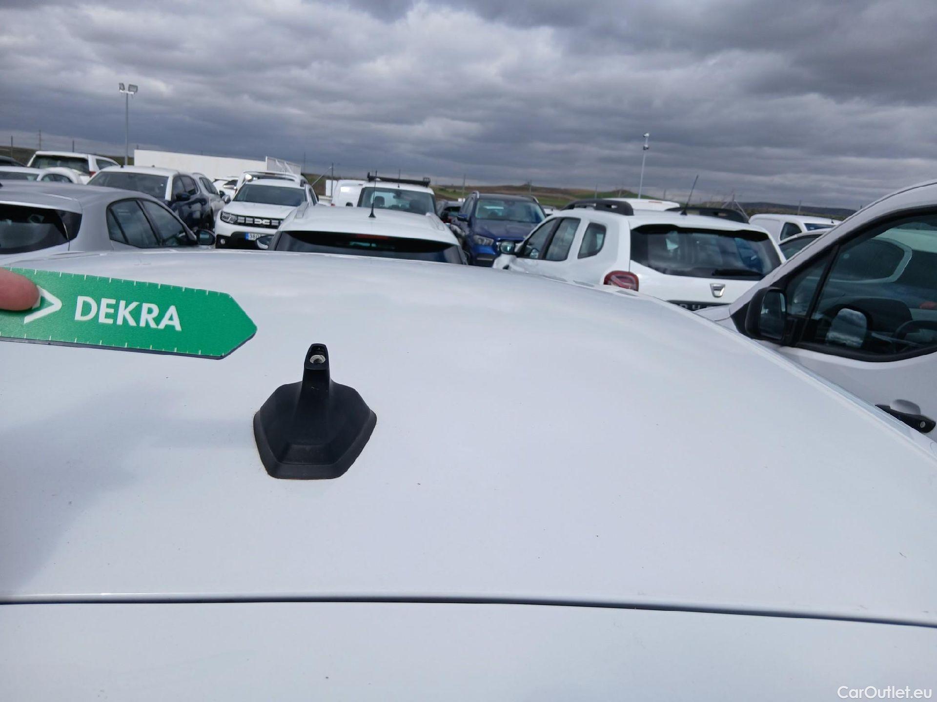  Renault  Clio RENAULT  / 2019 / 5P / berlina con portón Business TCe 74 kW (100CV) GLP #8