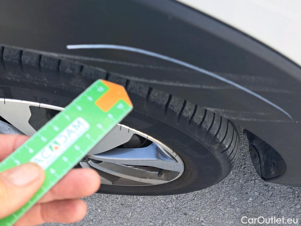  KIA  STONIC KIA  / 2017 / 5P / todoterreno 1.0 T-GDi 88kW (120CV) MHEV iMT Drive #17