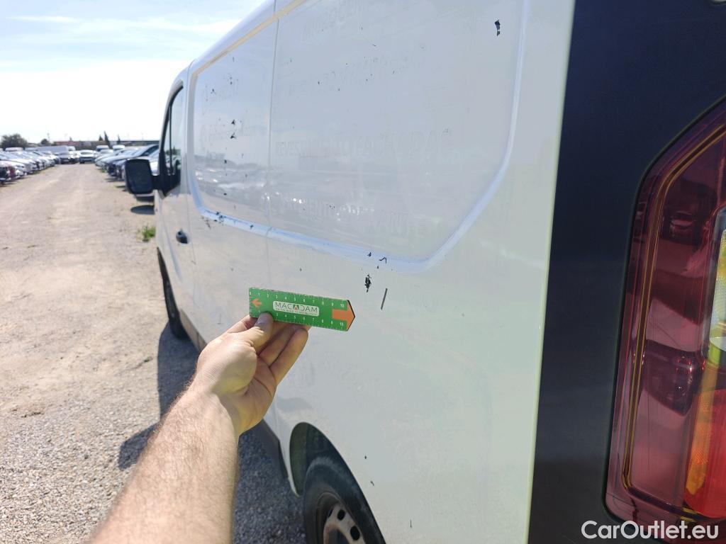  Renault  Trafic RENAULT  / 2019 / 4P / furgón Furgón 27 L1H1 Energy BluedCi 88 kW #17