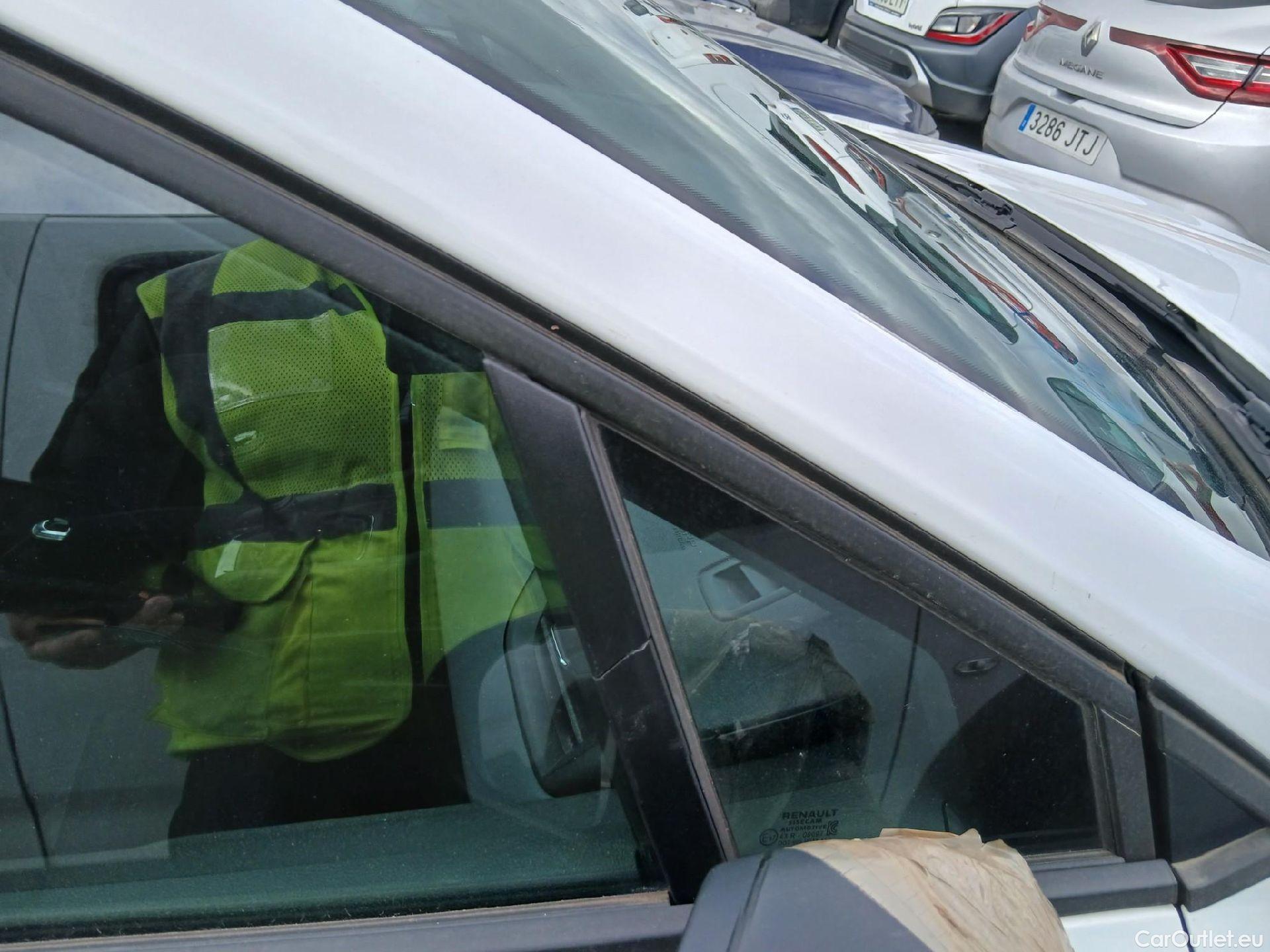  Renault  Clio RENAULT  / 2019 / 5P / berlina con portón Business TCe 74 kW (100CV) GLP #35