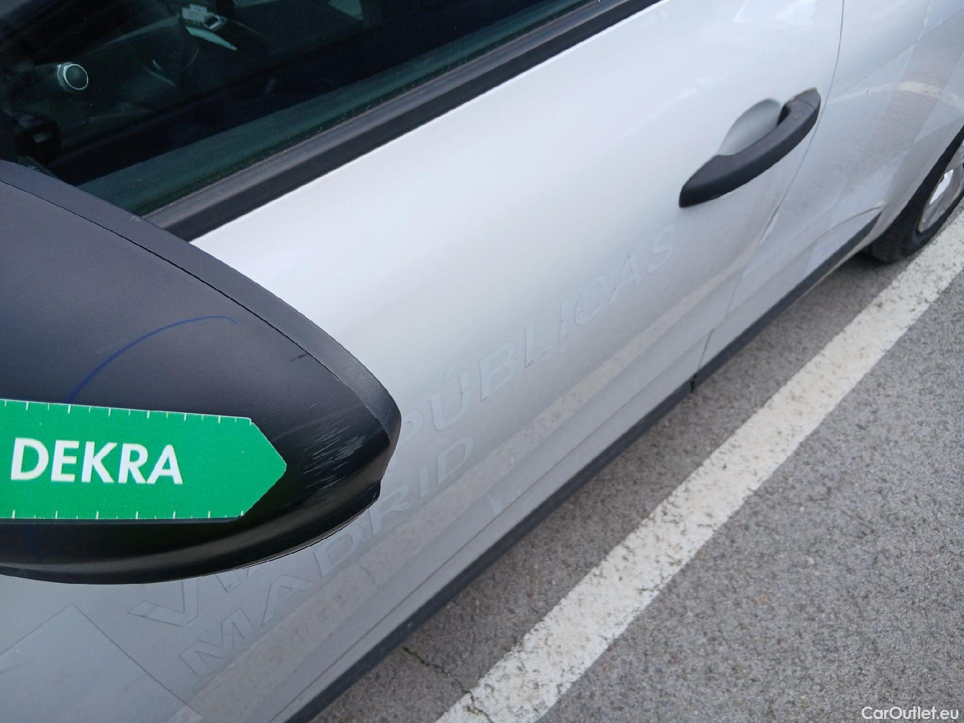  Renault  Clio RENAULT  / 2019 / 5P / berlina con portón Business TCe 74 kW (100CV) GLP #17