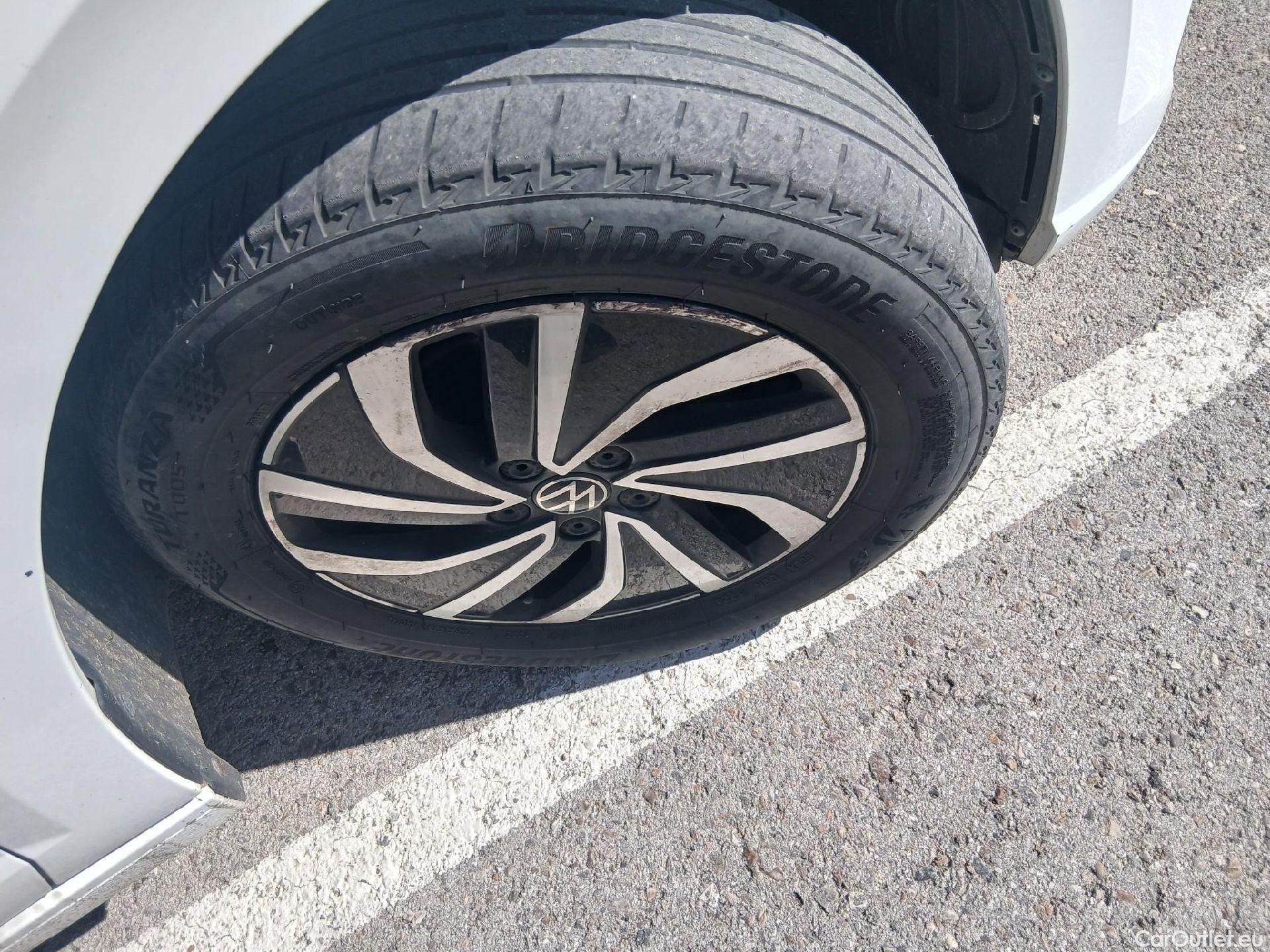  Volkswagen  Polo VOLKSWAGEN  / 2021 / 5P / berlina con portón Life 1.0 TSI 70kW (95CV) #4