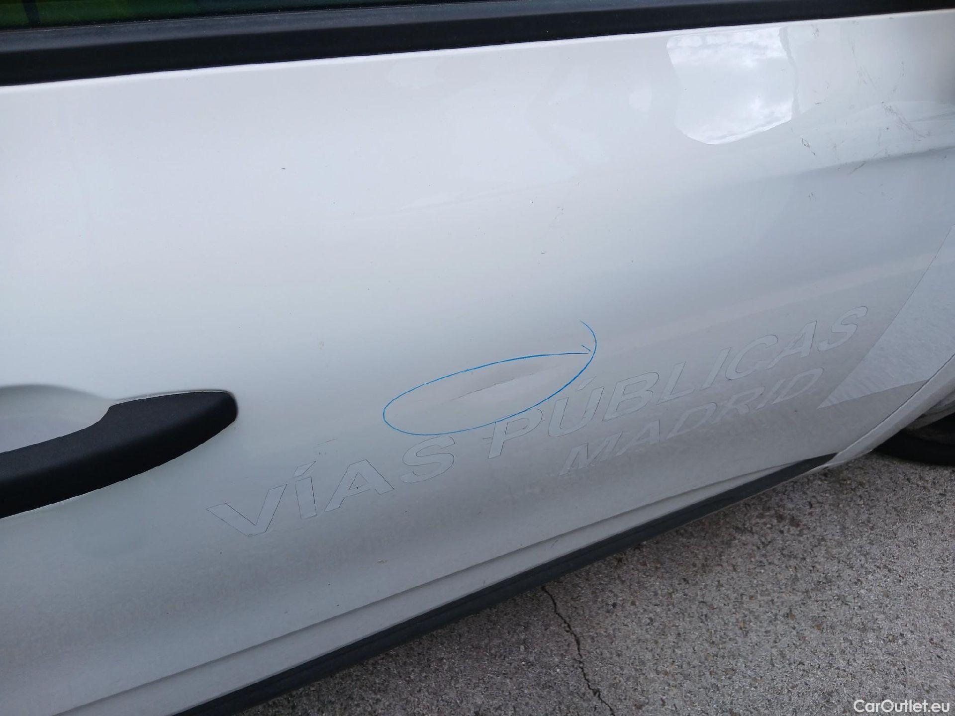  Renault  Clio RENAULT  / 2019 / 5P / berlina con portón Business TCe 74 kW (100CV) GLP #32