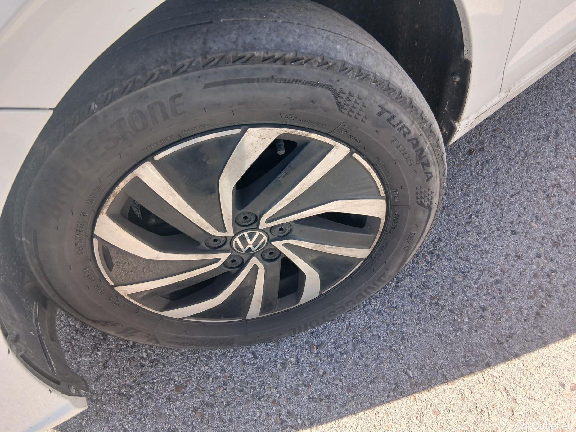  Volkswagen  Polo VOLKSWAGEN  / 2021 / 5P / berlina con portón Life 1.0 TSI 70kW (95CV) #2