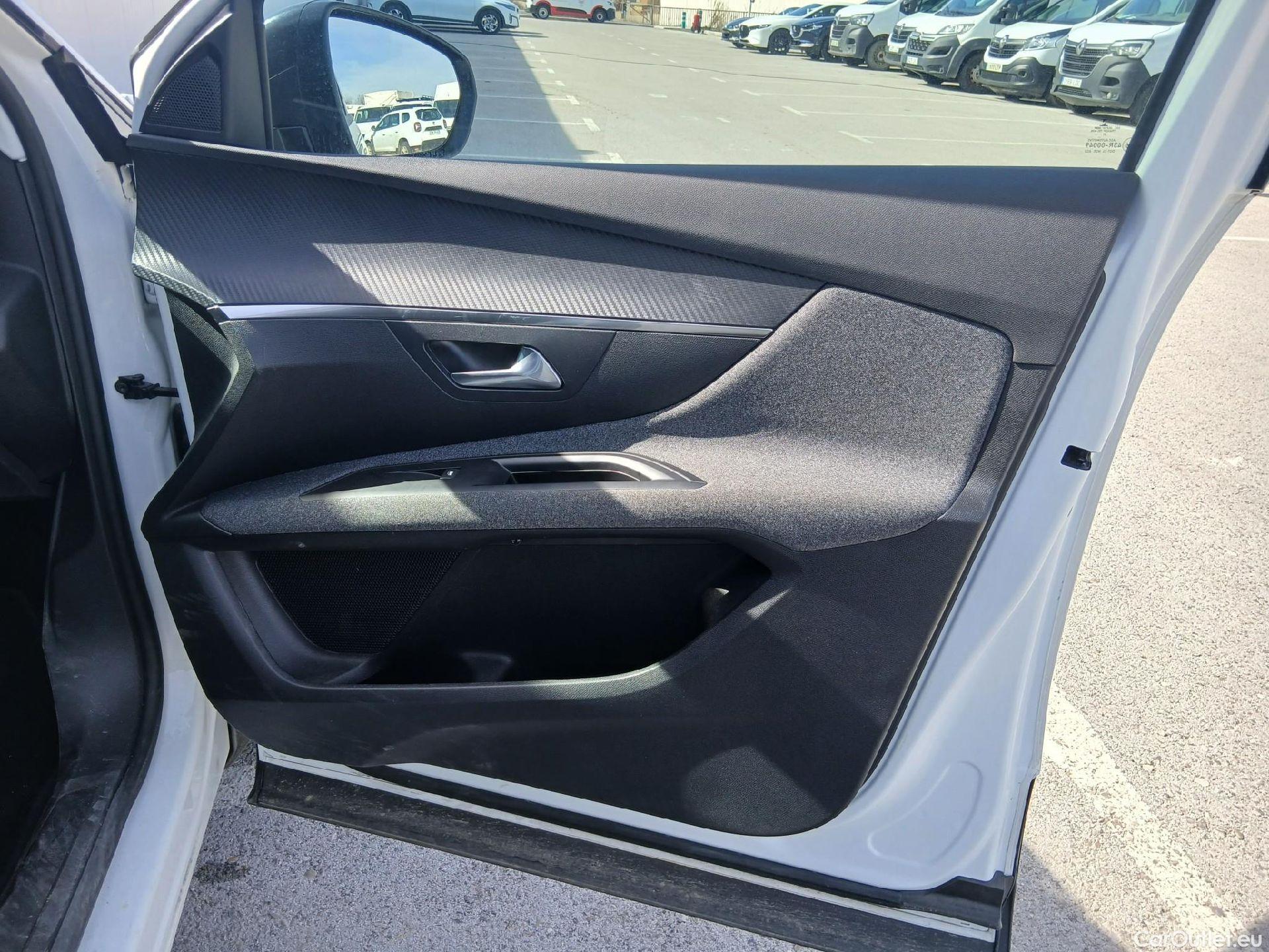  Peugeot  3008 PEUGEOT  / 2020 / 5P / todoterreno 1.5 BlueHDi 96kW (130CV) S&S Active Pack (AC4) #51