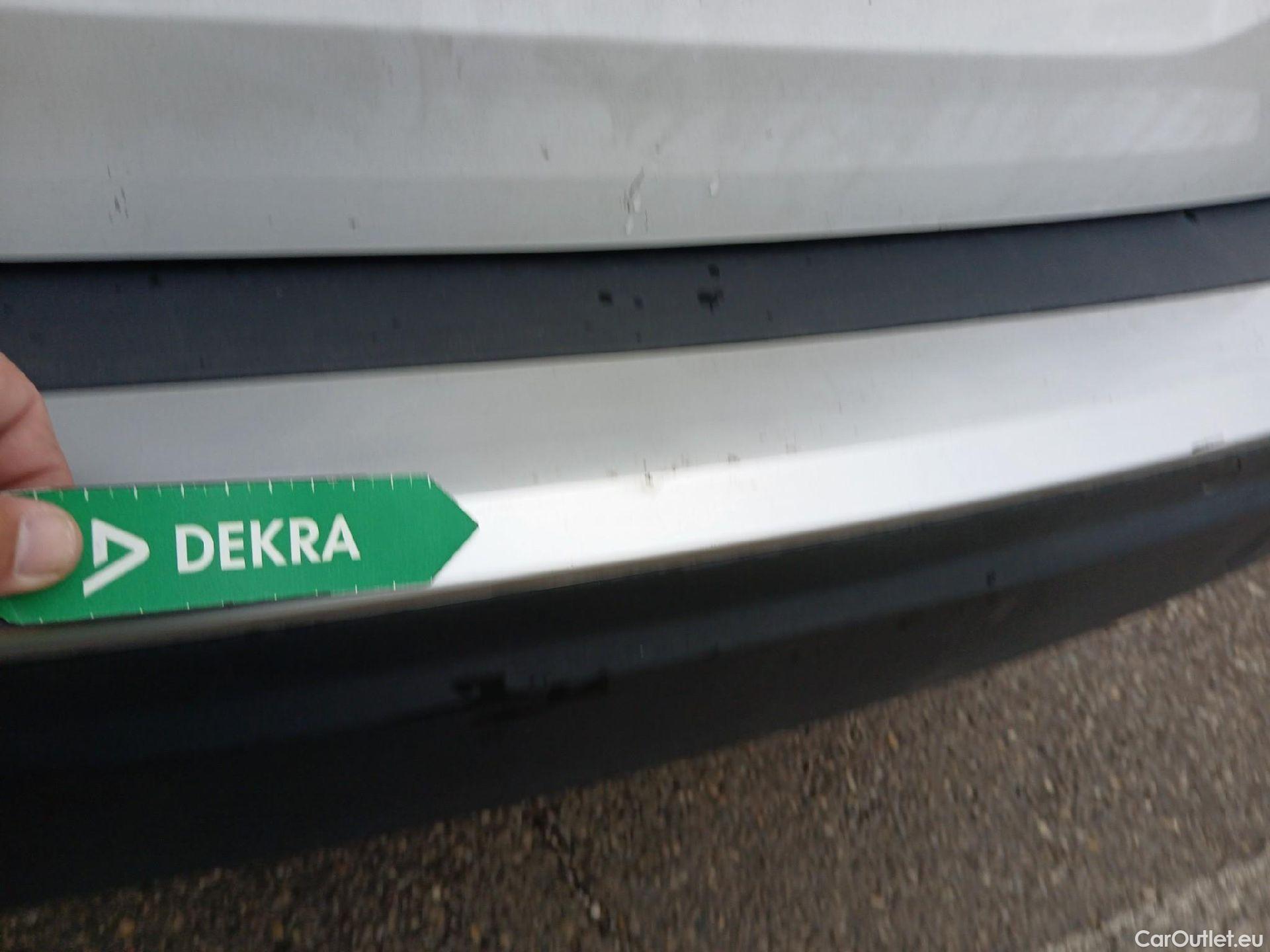  Peugeot  2008 PEUGEOT  / 2019 / 5P / todoterreno Allure BlueHDI 81kW (110CV) #23