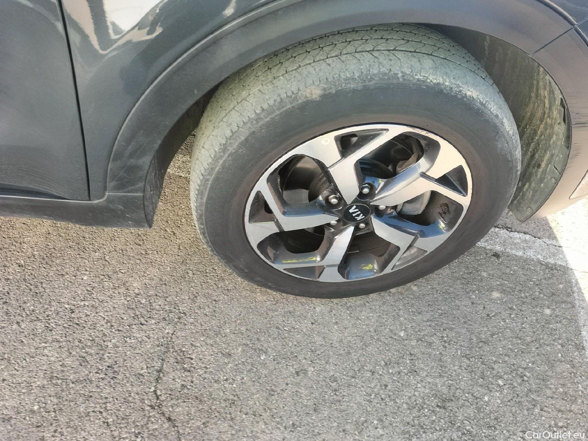  KIA  Sportage KIA  1.6MHEV Drive 100kW(136CV) 4x2(Crist Tintados) #62