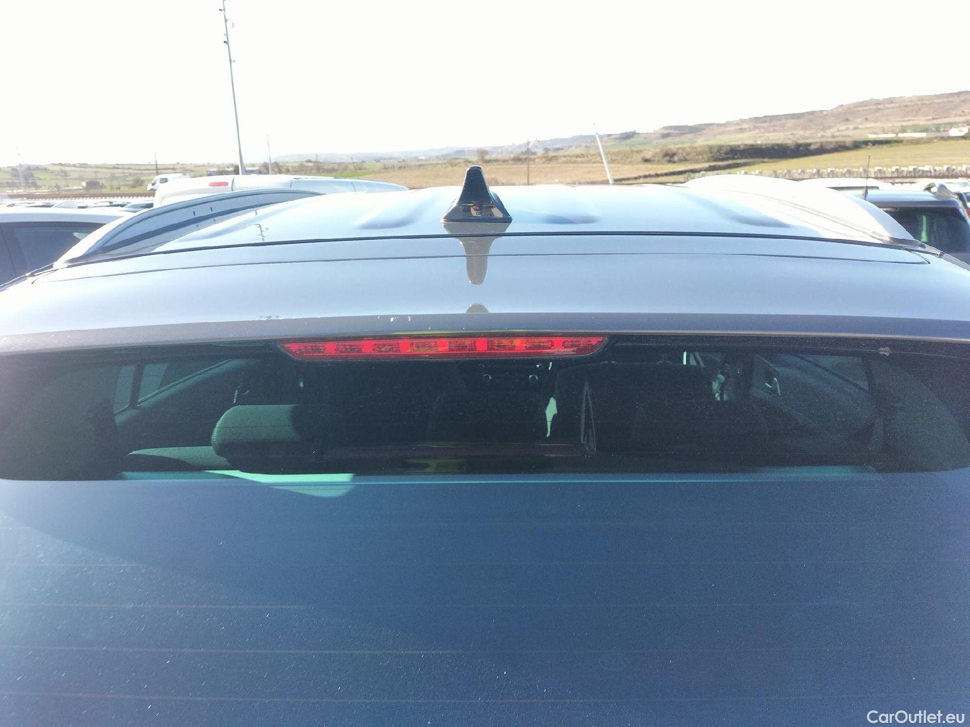  KIA  Sportage KIA  1.6MHEV Drive 100kW(136CV) 4x2(Crist Tintados) #38