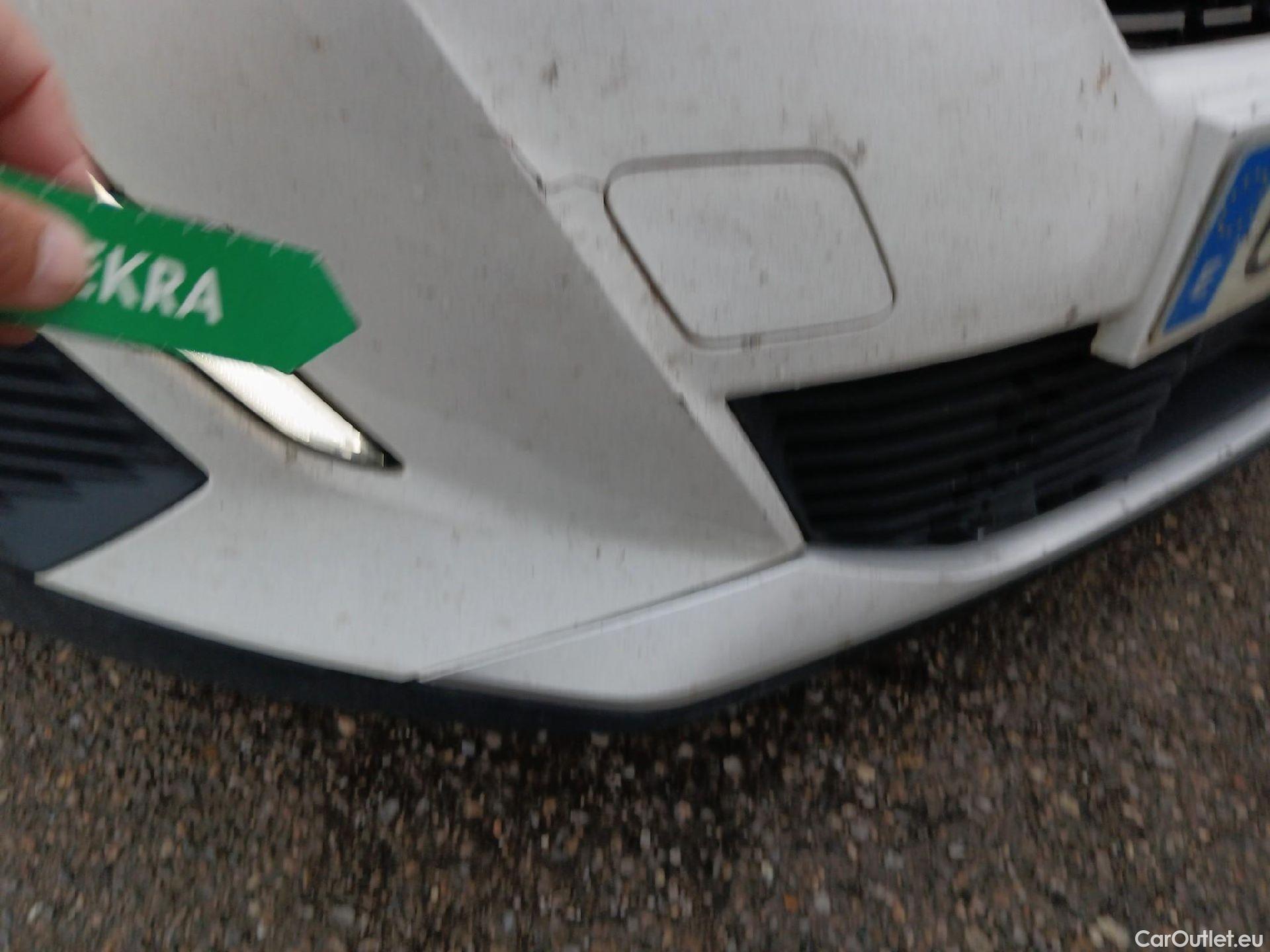  Peugeot  2008 PEUGEOT  / 2019 / 5P / todoterreno Allure BlueHDI 81kW (110CV) #8