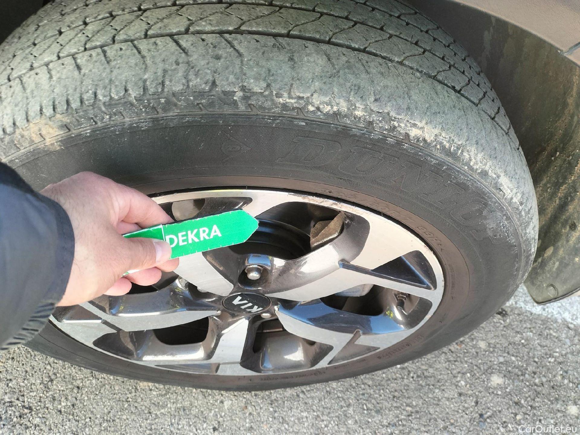  KIA  Sportage KIA  1.6MHEV Drive 100kW(136CV) 4x2(Crist Tintados) #58