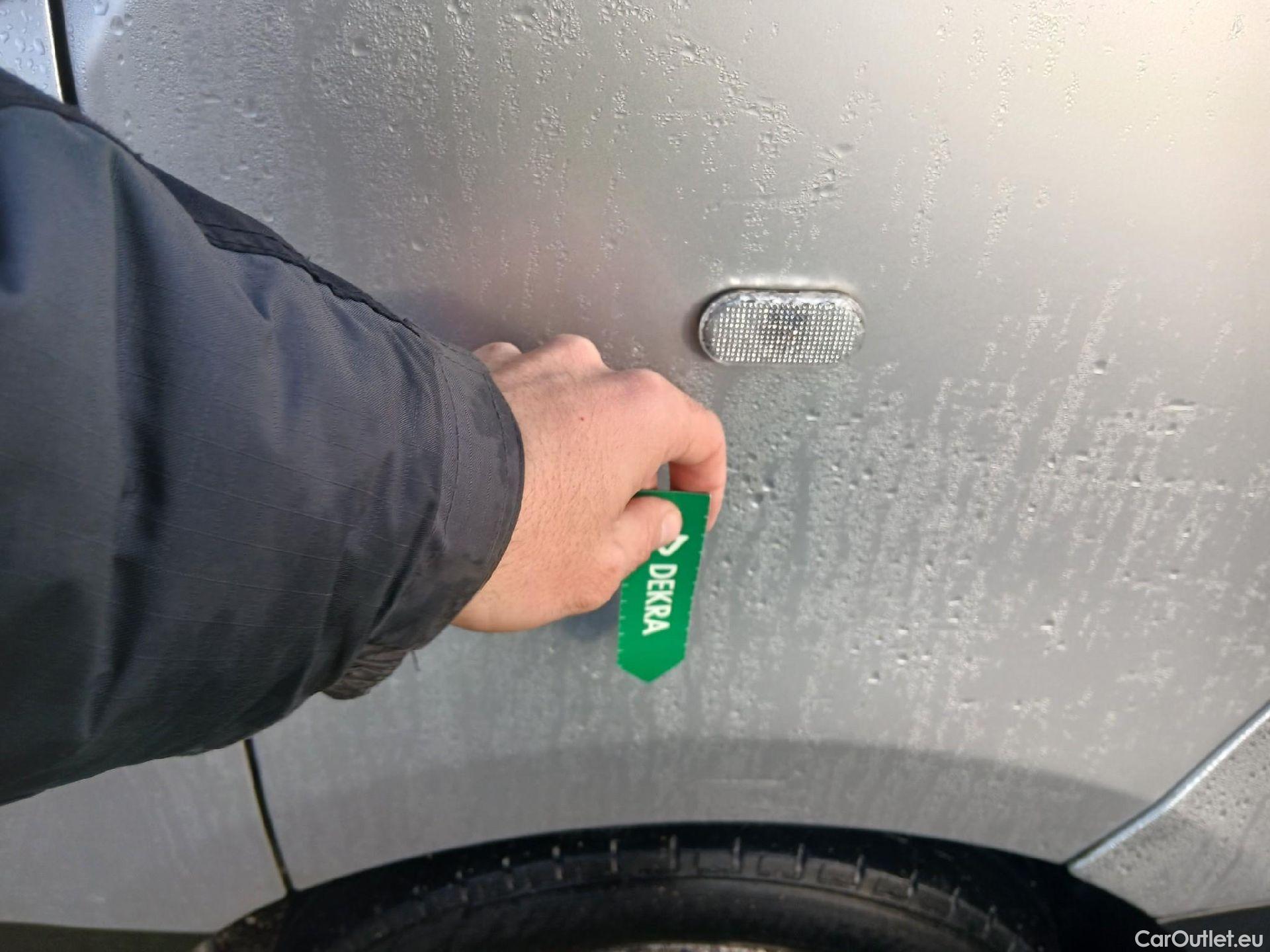  Renault  Trafic RENAULT  / 2019 / 4P / furgón Furgón 27 L1H1 Energy BluedCi 88 kW #52