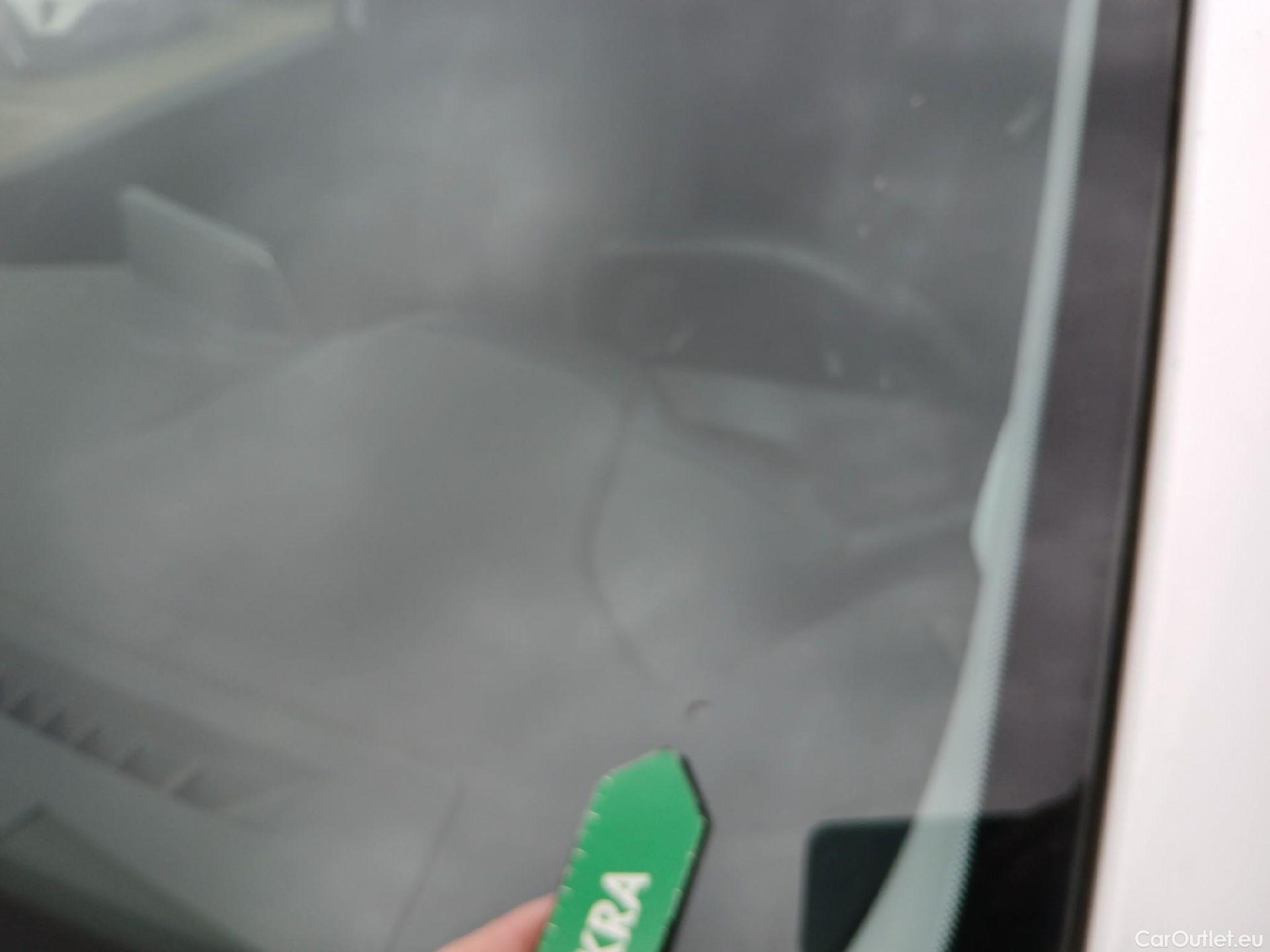  Peugeot  2008 PEUGEOT  / 2019 / 5P / todoterreno Allure BlueHDI 81kW (110CV) #3