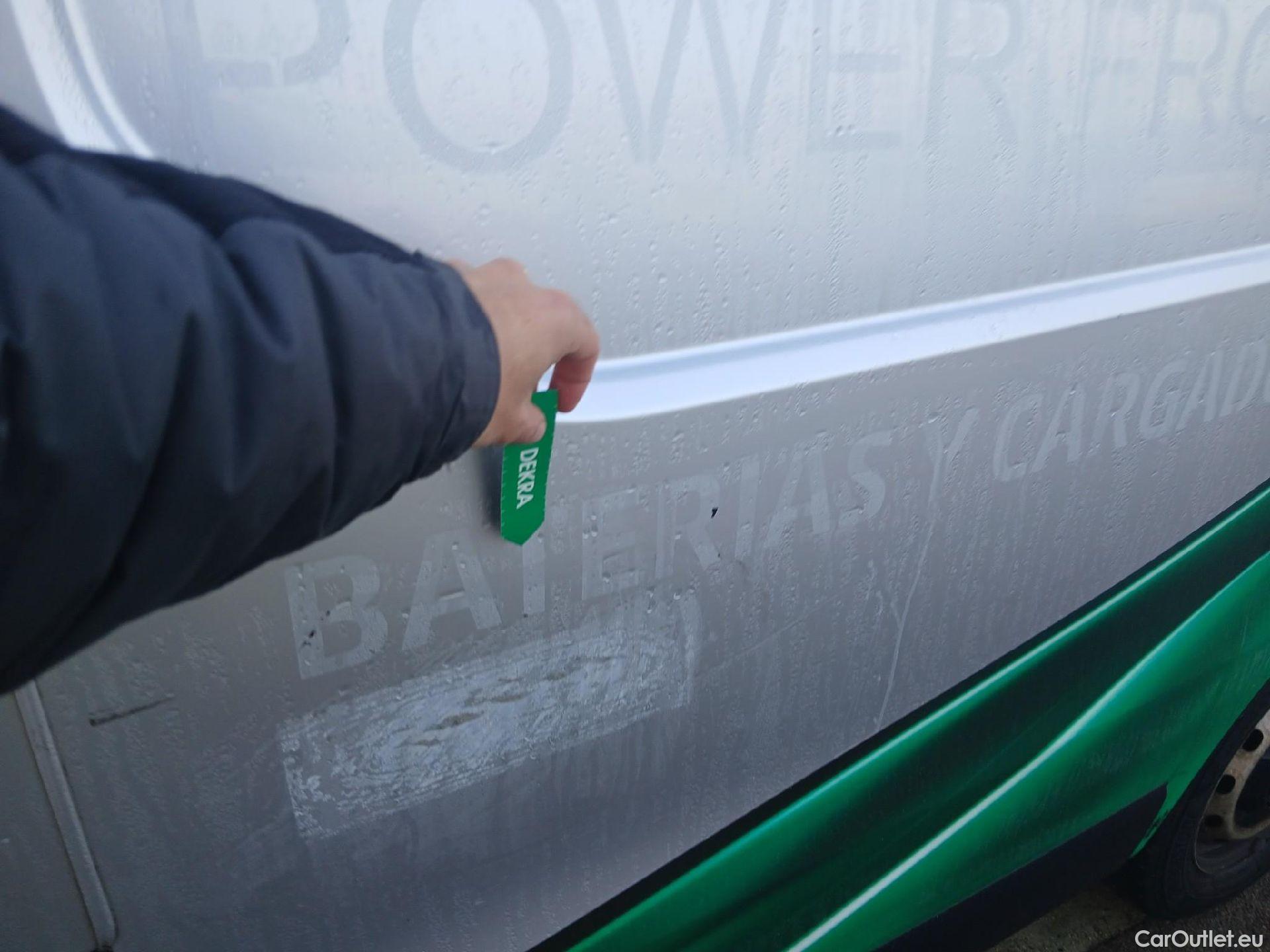  Renault  Trafic RENAULT  / 2019 / 4P / furgón Furgón 27 L1H1 Energy BluedCi 88 kW #19