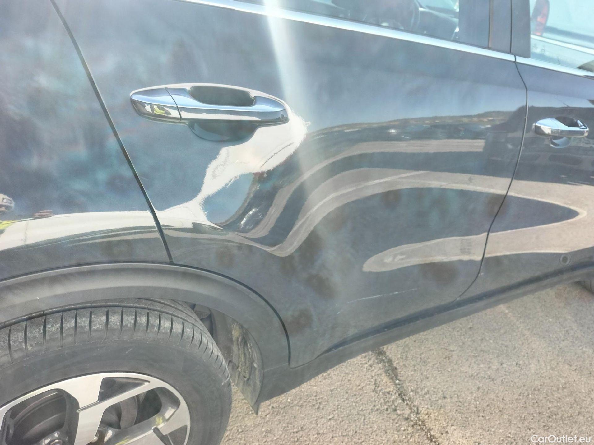  KIA  Sportage KIA  1.6MHEV Drive 100kW(136CV) 4x2(Crist Tintados) #47