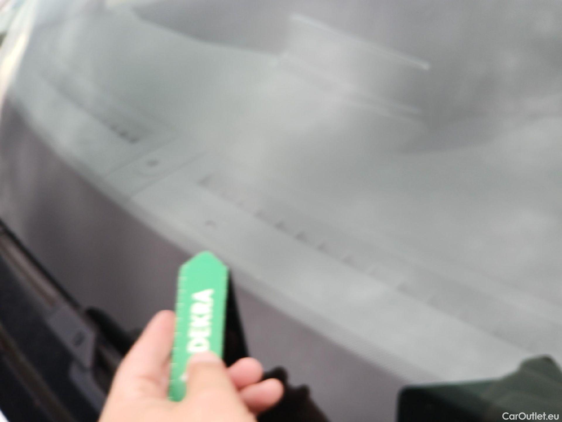  Peugeot  2008 PEUGEOT  / 2019 / 5P / todoterreno Allure BlueHDI 81kW (110CV) #4