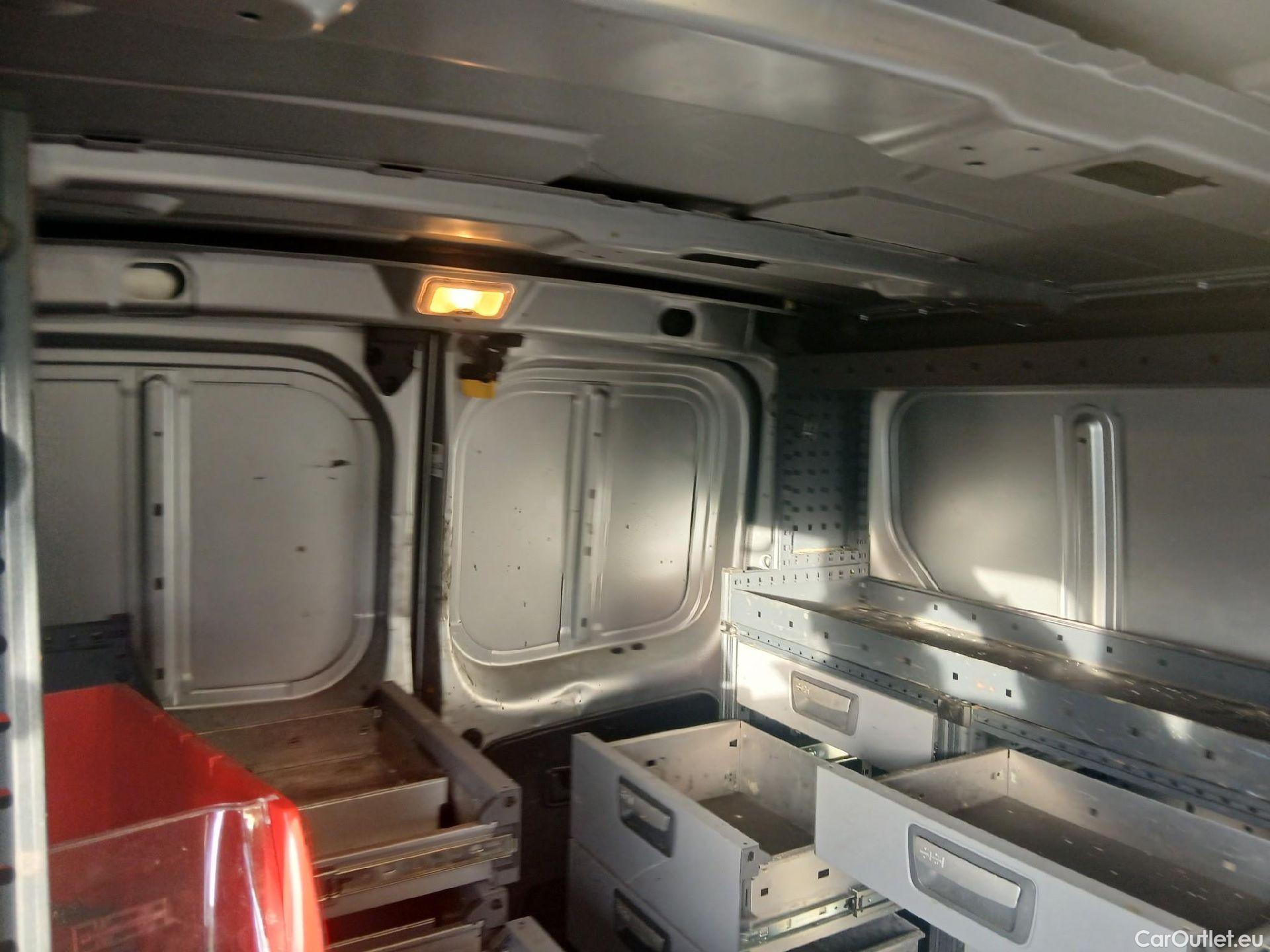  Renault  Trafic RENAULT  / 2019 / 4P / furgón Furgón 27 L1H1 Energy BluedCi 88 kW #61