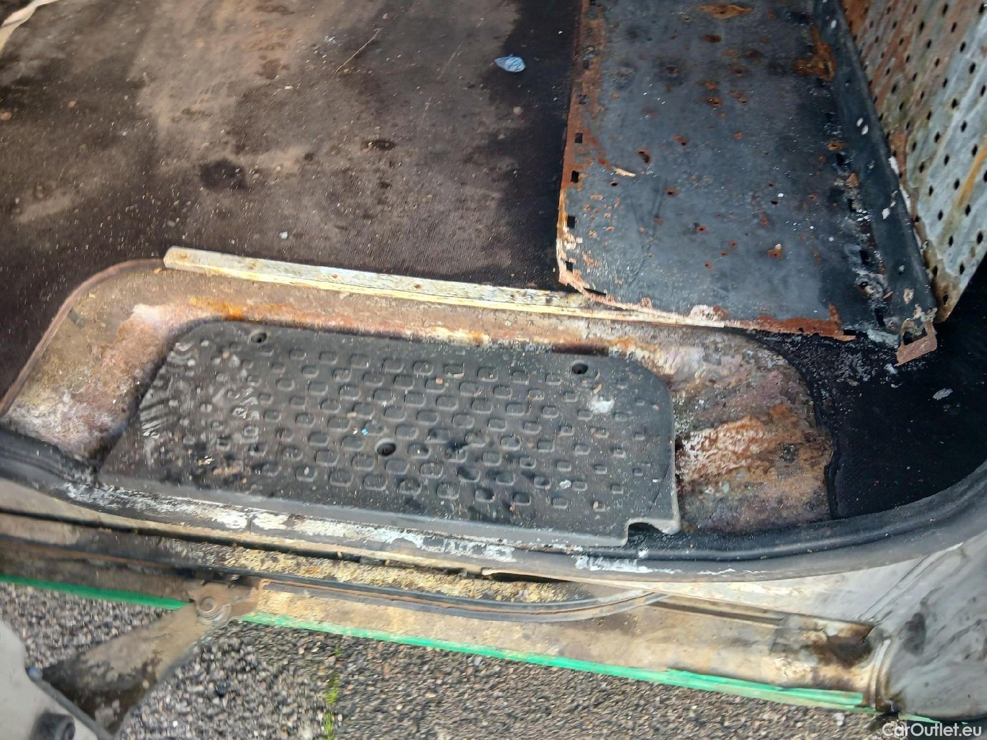  Renault  Trafic RENAULT  / 2019 / 4P / furgón Furgón 27 L1H1 Energy BluedCi 88 kW #60